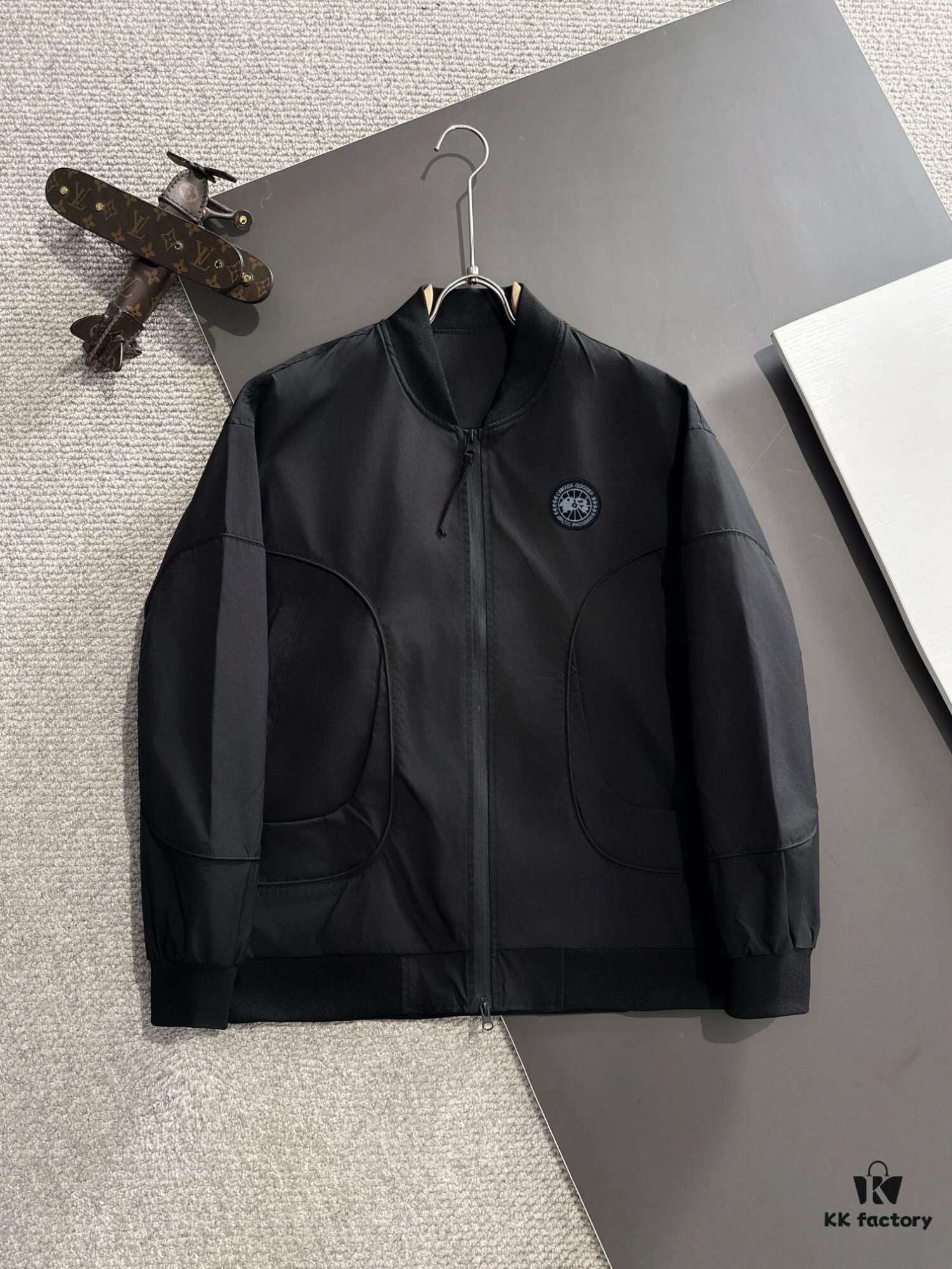 Canada Goose 2024 Autumn/Winter New Arrival Zippered Windbreaker Jacket, Custom-Dyed Nylon Fabric, Stylish and Lightweight Outerwear