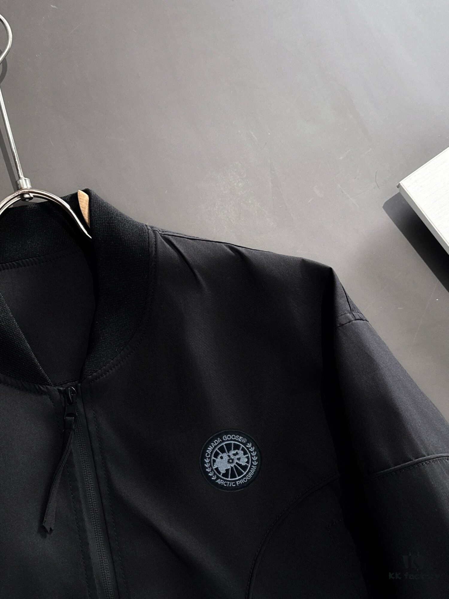 Canada Goose 2024 Autumn/Winter New Arrival Zippered Windbreaker Jacket, Custom-Dyed Nylon Fabric, Stylish and Lightweight Outerwear