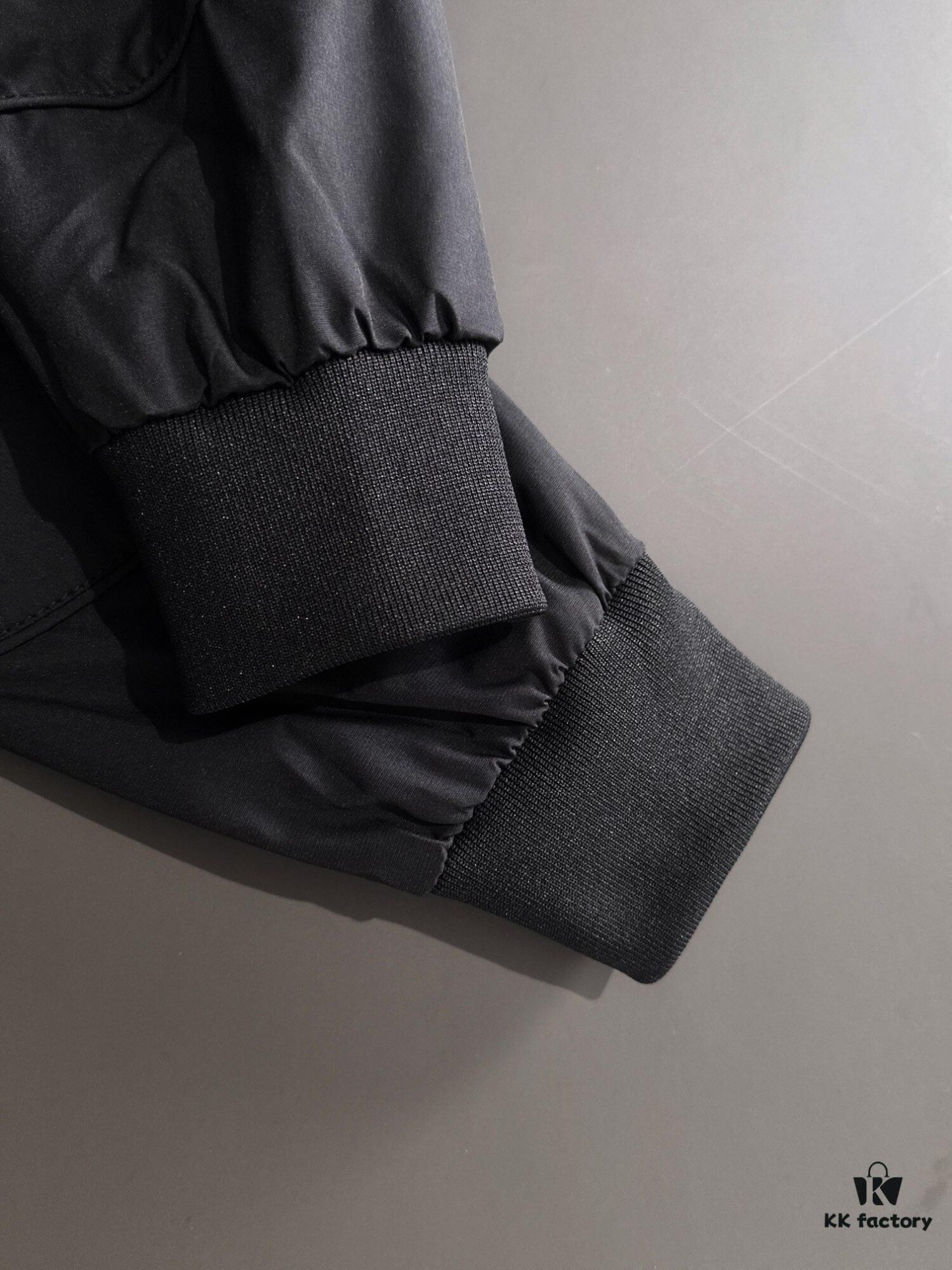 Canada Goose 2024 Autumn/Winter New Arrival Zippered Windbreaker Jacket, Custom-Dyed Nylon Fabric, Stylish and Lightweight Outerwear