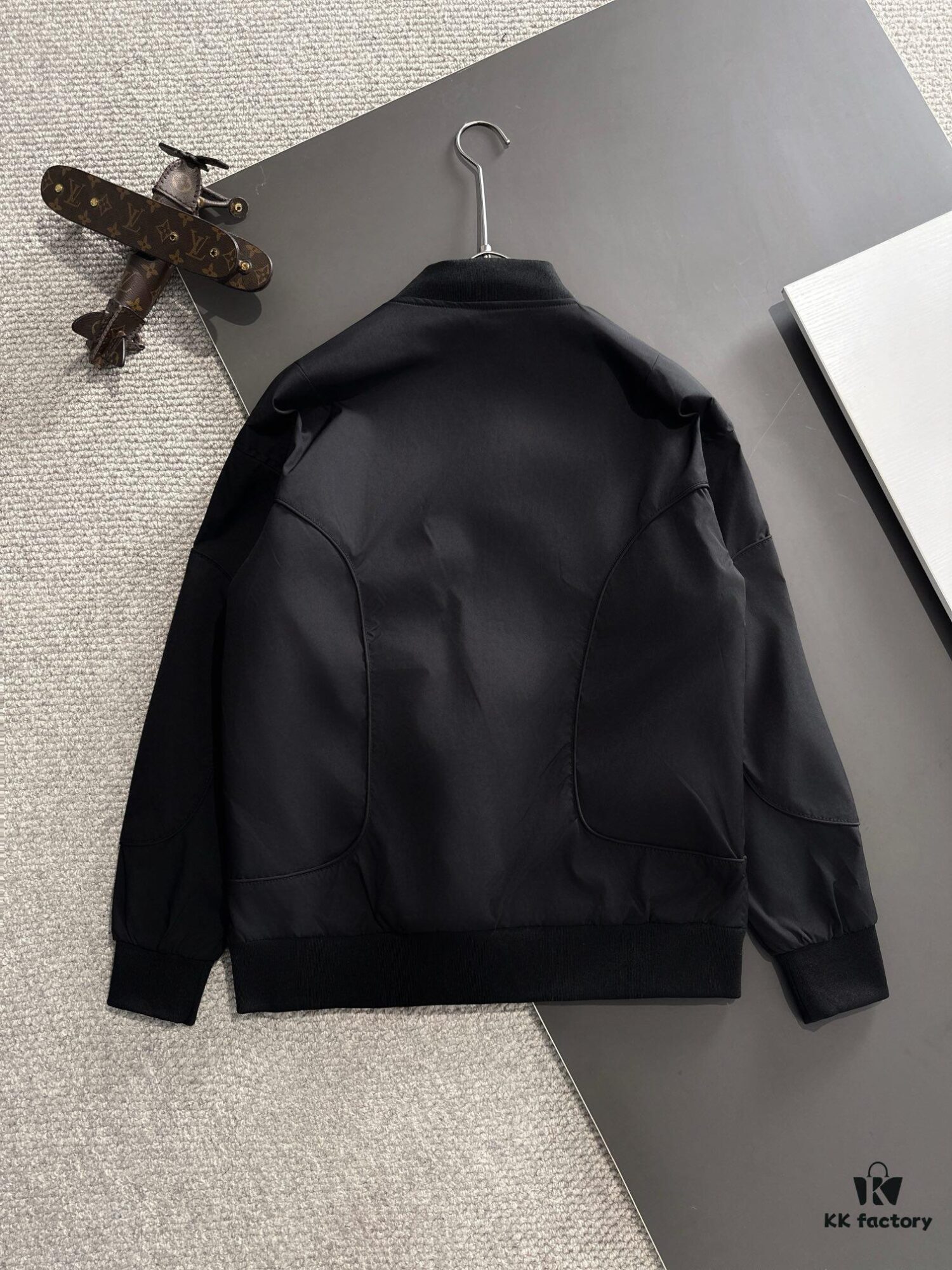 Canada Goose 2024 Autumn/Winter New Arrival Zippered Windbreaker Jacket, Custom-Dyed Nylon Fabric, Stylish and Lightweight Outerwear