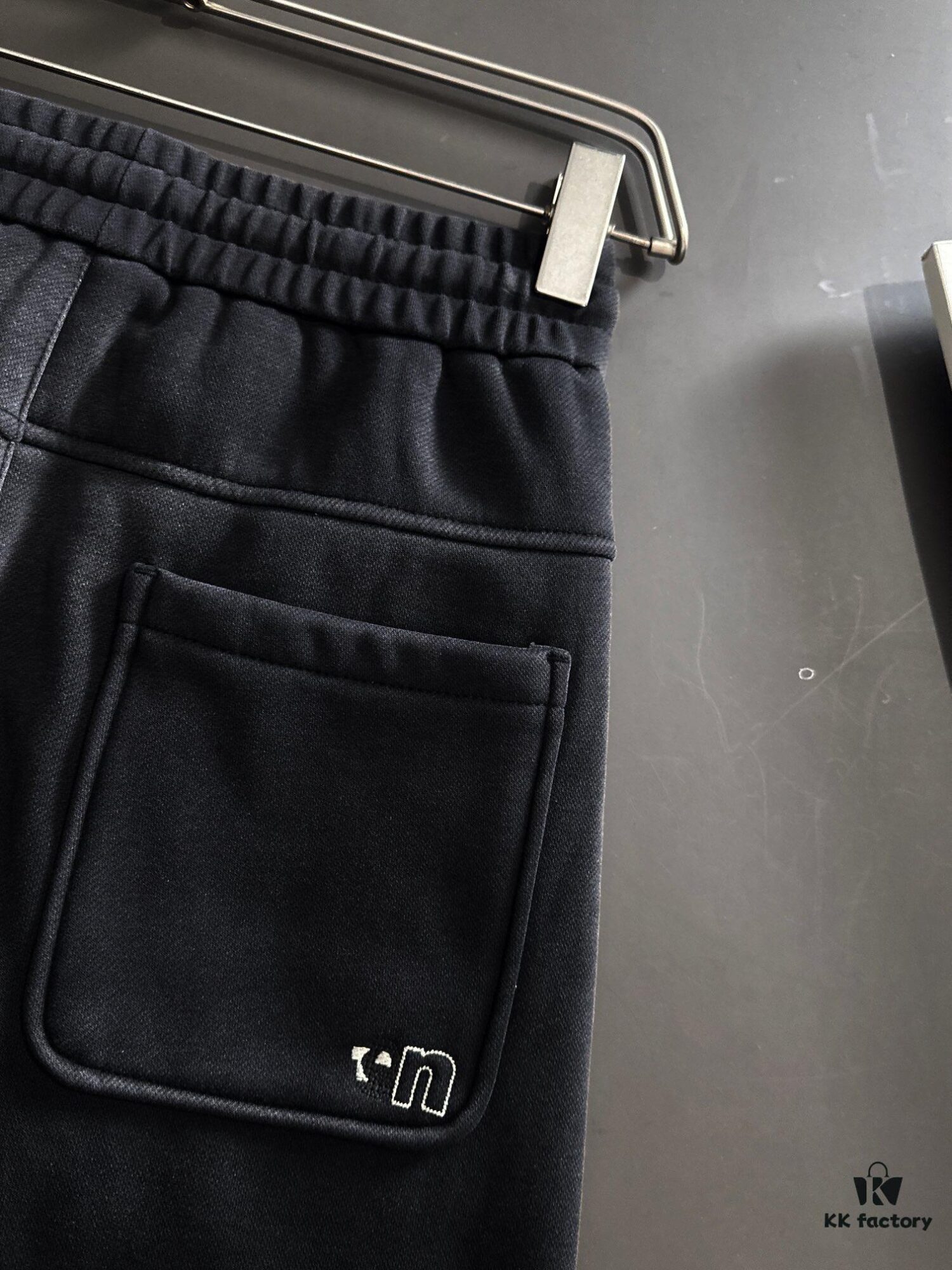 Canada Goose 2024 Autumn/Winter New Elastic Waist Casual Pants, Fleece-Lined, Premium Custom Fabric, Breathable and Comfortable, Refined Design with Brand Identity, Soft and Smooth Texture, Excellent Fit and Tailoring