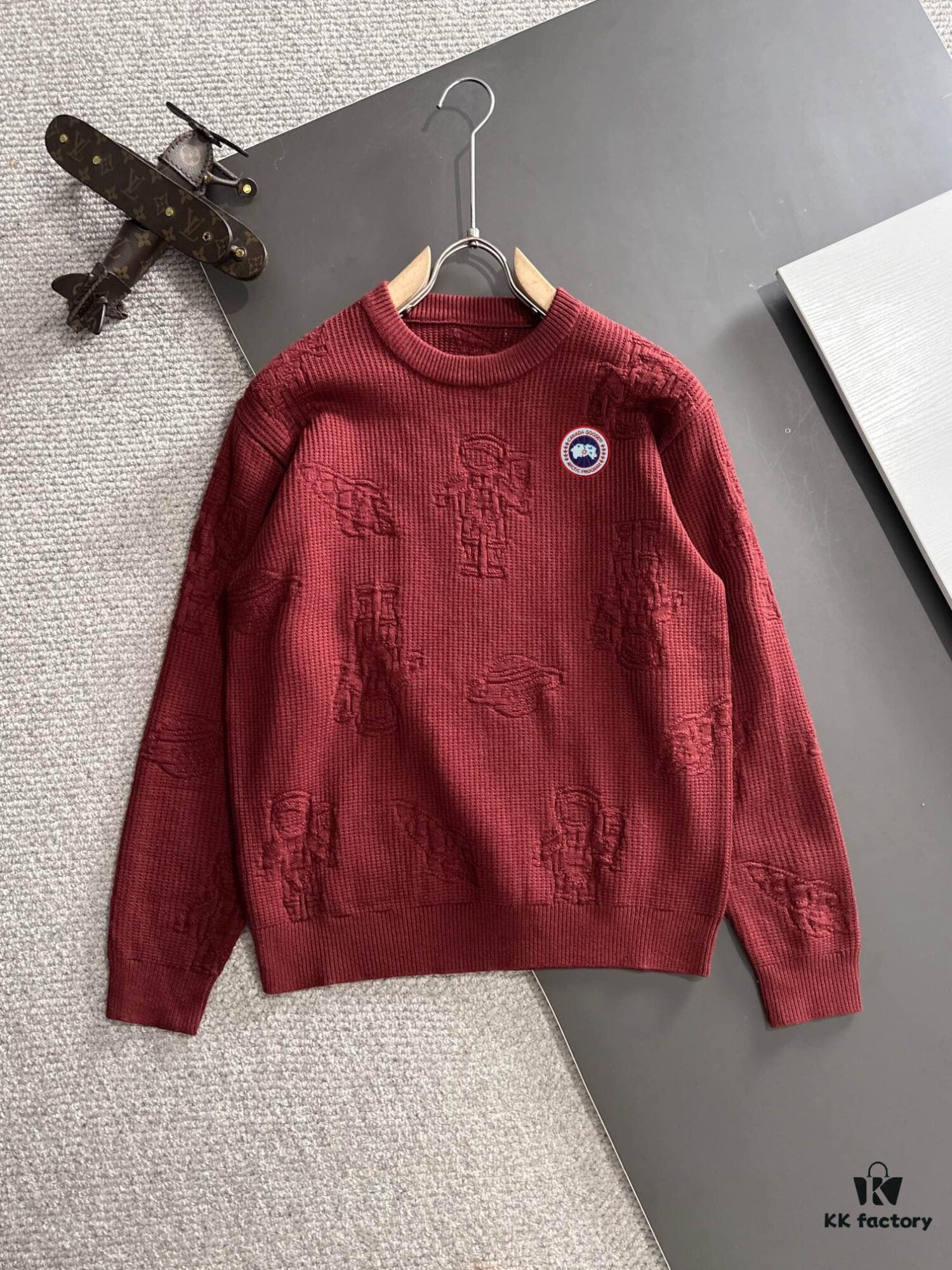 Canada Goose 2024 Official Fall/Winter New Crew Neck Sweater, Premium Wool Blend Knitwear, Embroidered Logo, Fashionable and Comfortable Unisex Design