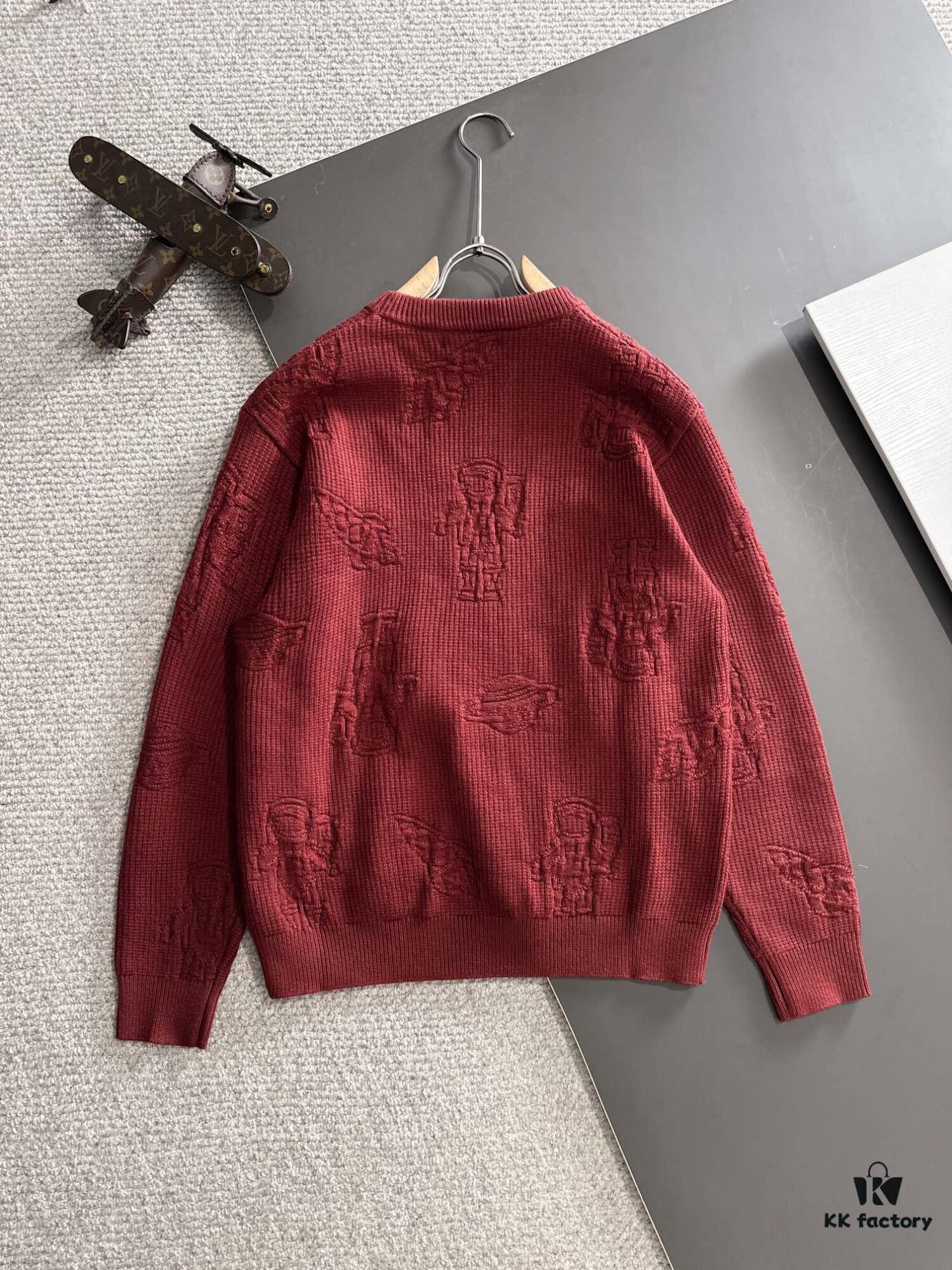 Canada Goose 2024 Official Fall/Winter New Crew Neck Sweater, Premium Wool Blend Knitwear, Embroidered Logo, Fashionable and Comfortable Unisex Design