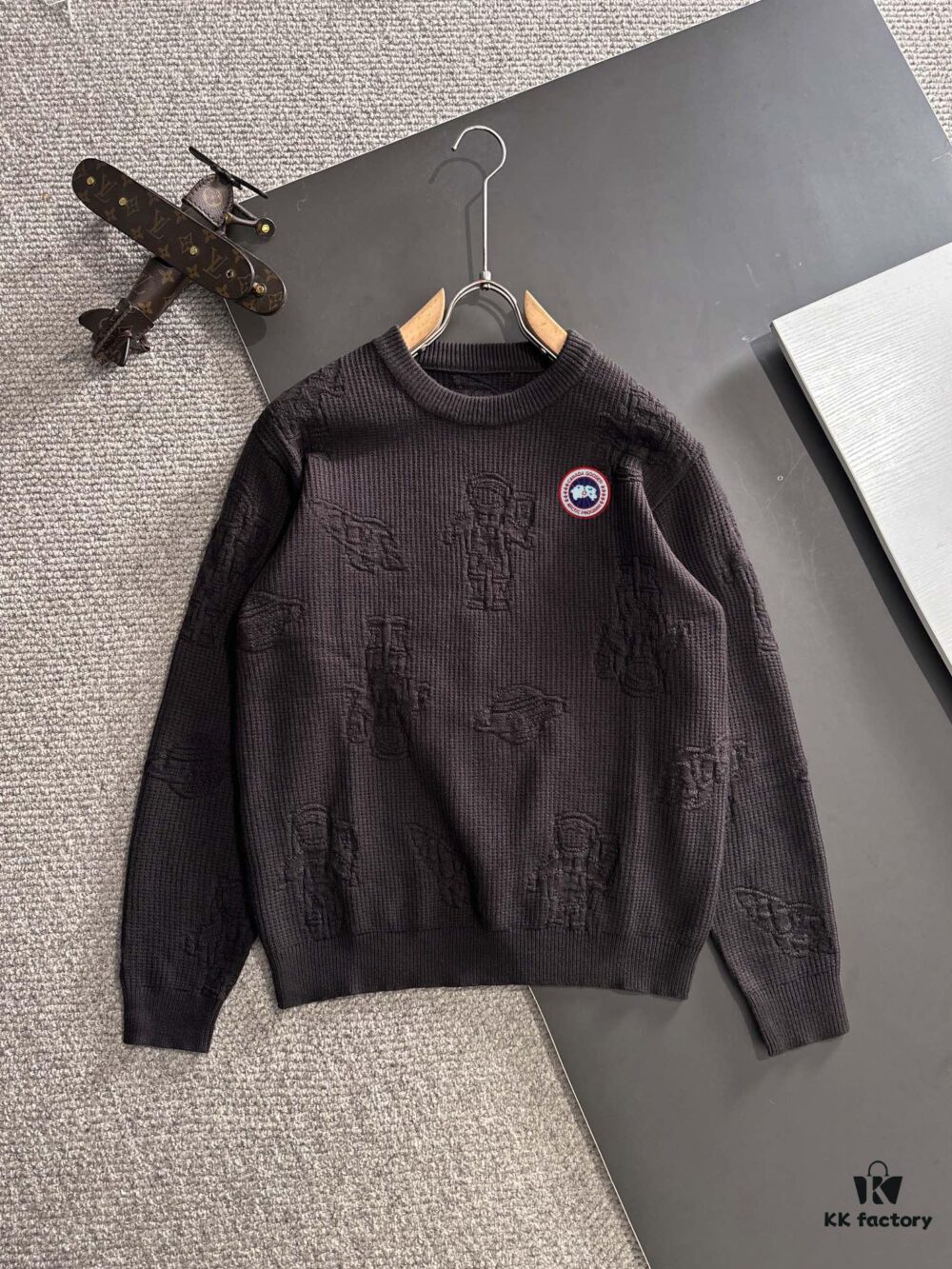 Canada Goose 2024 Official Autumn-Winter New Round Neck Sweater, Bestselling Cashmere Blend Pullover with Embroidered Logo, Direct Skin Contact Comfort, Premium Tailoring