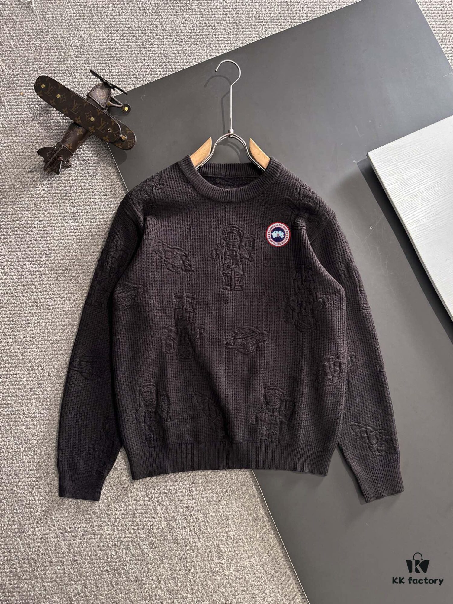 Canada Goose 2024 Official Autumn-Winter New Round Neck Sweater, Bestselling Cashmere Blend Pullover with Embroidered Logo, Direct Skin Contact Comfort, Premium Tailoring