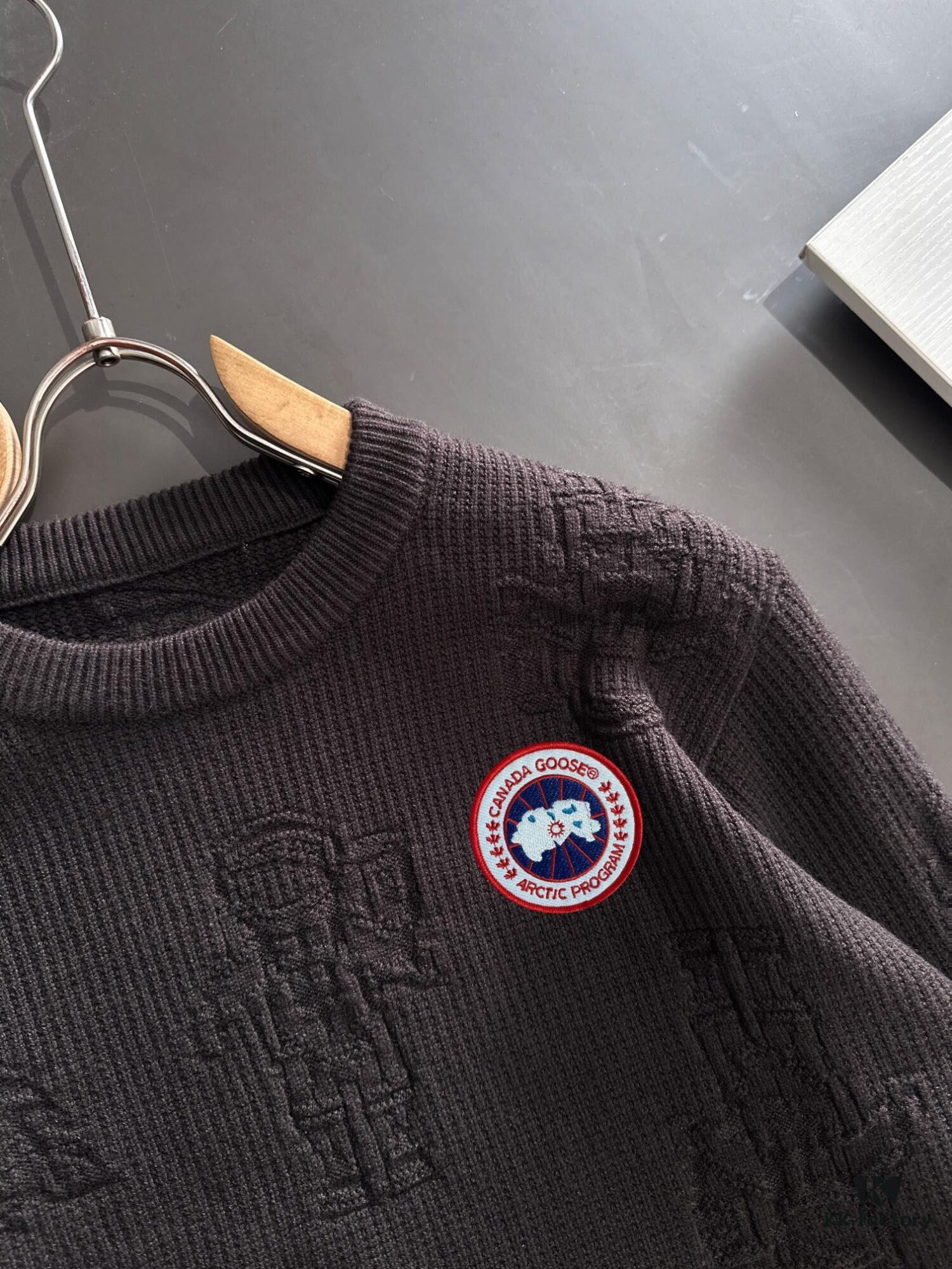 Canada Goose 2024 Official Autumn-Winter New Round Neck Sweater, Bestselling Cashmere Blend Pullover with Embroidered Logo, Direct Skin Contact Comfort, Premium Tailoring
