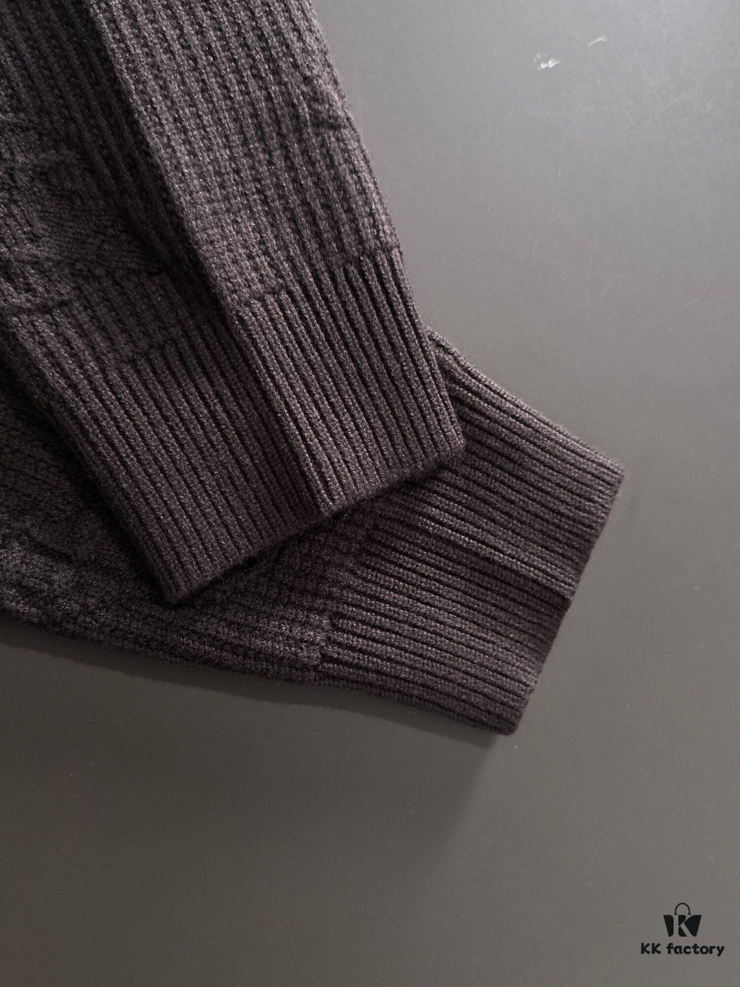 Canada Goose 2024 Official Autumn-Winter New Round Neck Sweater, Bestselling Cashmere Blend Pullover with Embroidered Logo, Direct Skin Contact Comfort, Premium Tailoring