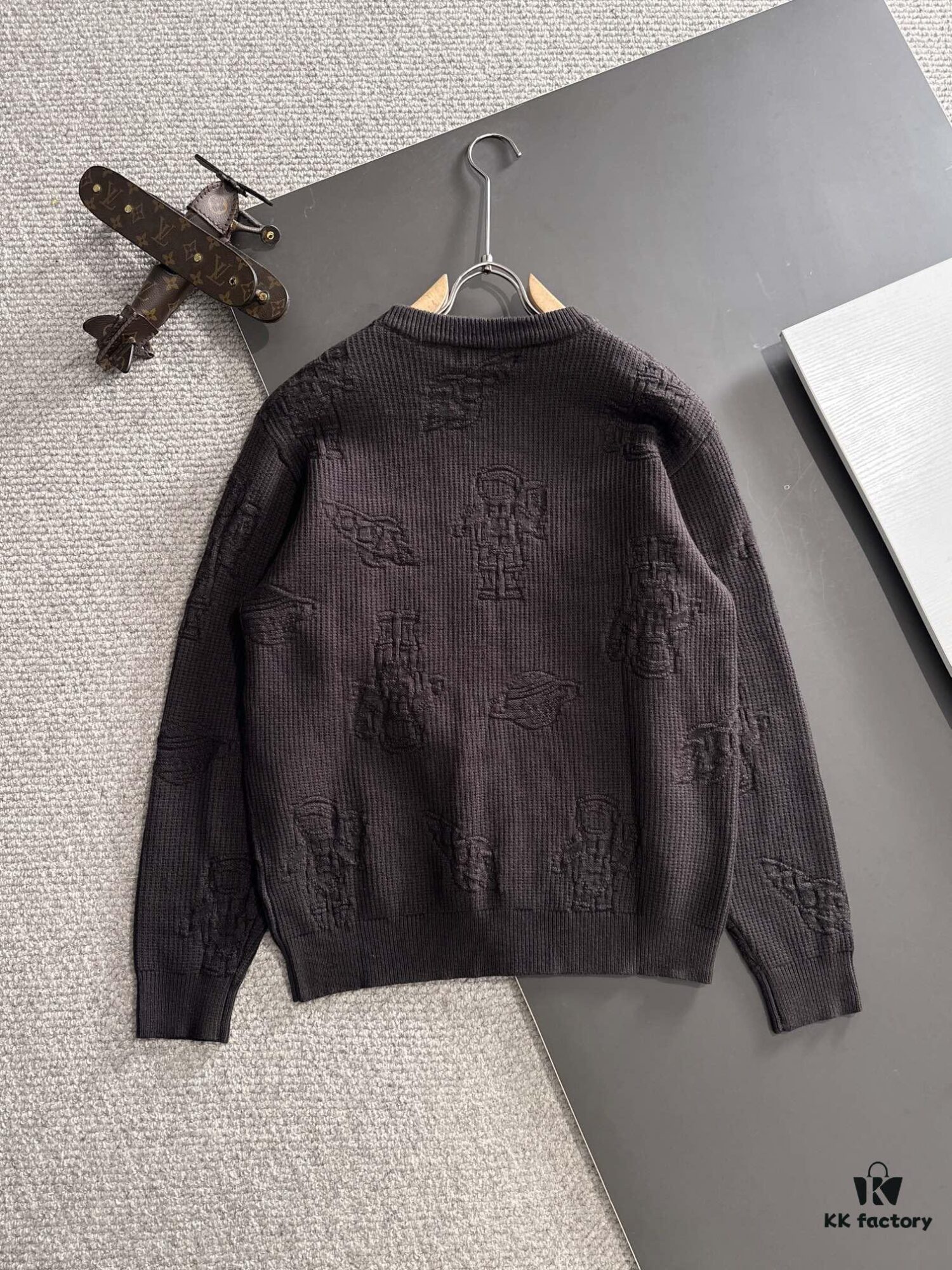 Canada Goose 2024 Official Autumn-Winter New Round Neck Sweater, Bestselling Cashmere Blend Pullover with Embroidered Logo, Direct Skin Contact Comfort, Premium Tailoring