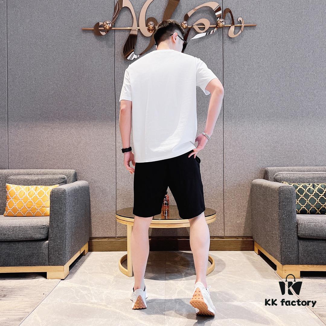 YSL Saint Laurent 2025 New Men's Short Sleeve T-Shirt and Shorts Set! Official Website Synchronized Sales! High-End Version on Market! Exquisitely Soft and Smooth Texture for Ultimate Comfort! Excellent Three-Dimensional Tailoring and Silhouette!