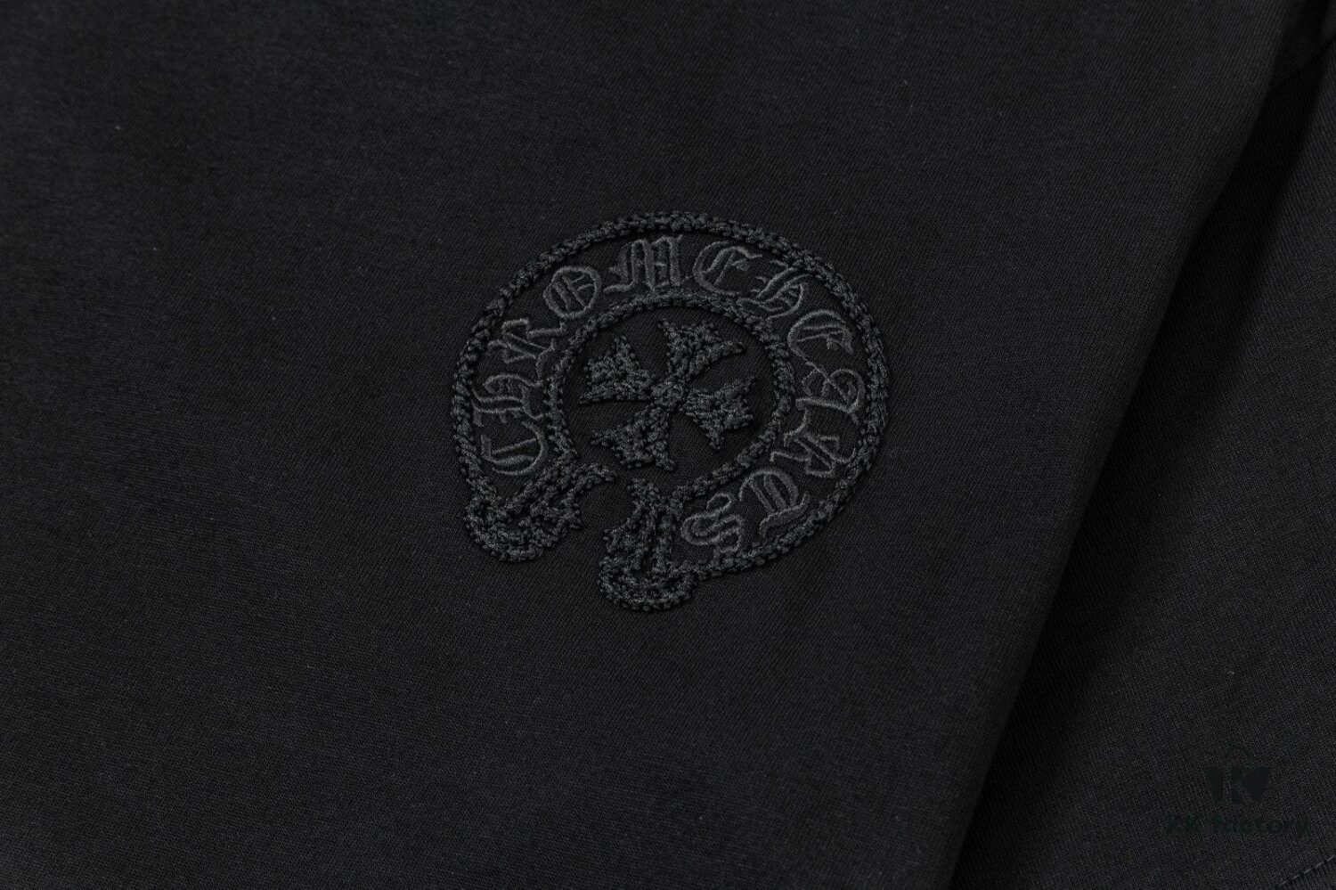 CH Chrome Hearts 2025FW Short Sleeve T-Shirt with Arch Bridge Embroidery and Hollow Stitch, Premium 26s Double Yarn 300g Fabric, Heavyweight Material, Custom Stretch Ribbing Dyed in Same Dye Bath, Complete Three Labels, Unisex Design