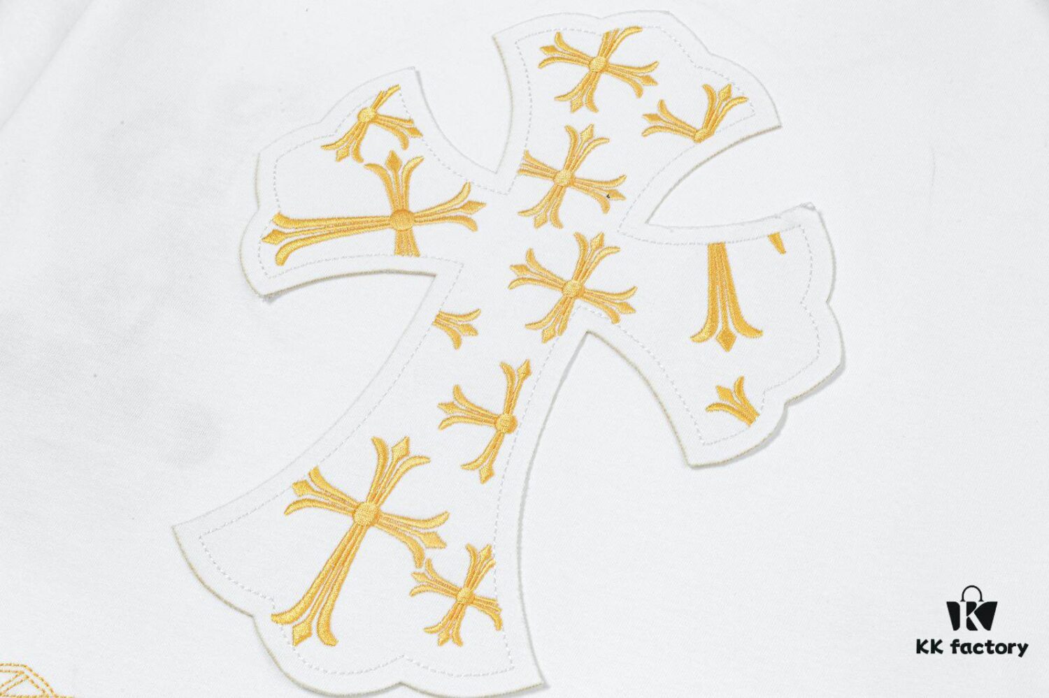 CH Chrome Hearts 2025FW Short Sleeve T-Shirt with Applique Embroidery, Premium 26s Double Yarn 300g Fabric, Heavyweight Material, Custom Stretch Ribbing Dyed in Same Dye Batch, Complete Three-Label Set, Unisex Design