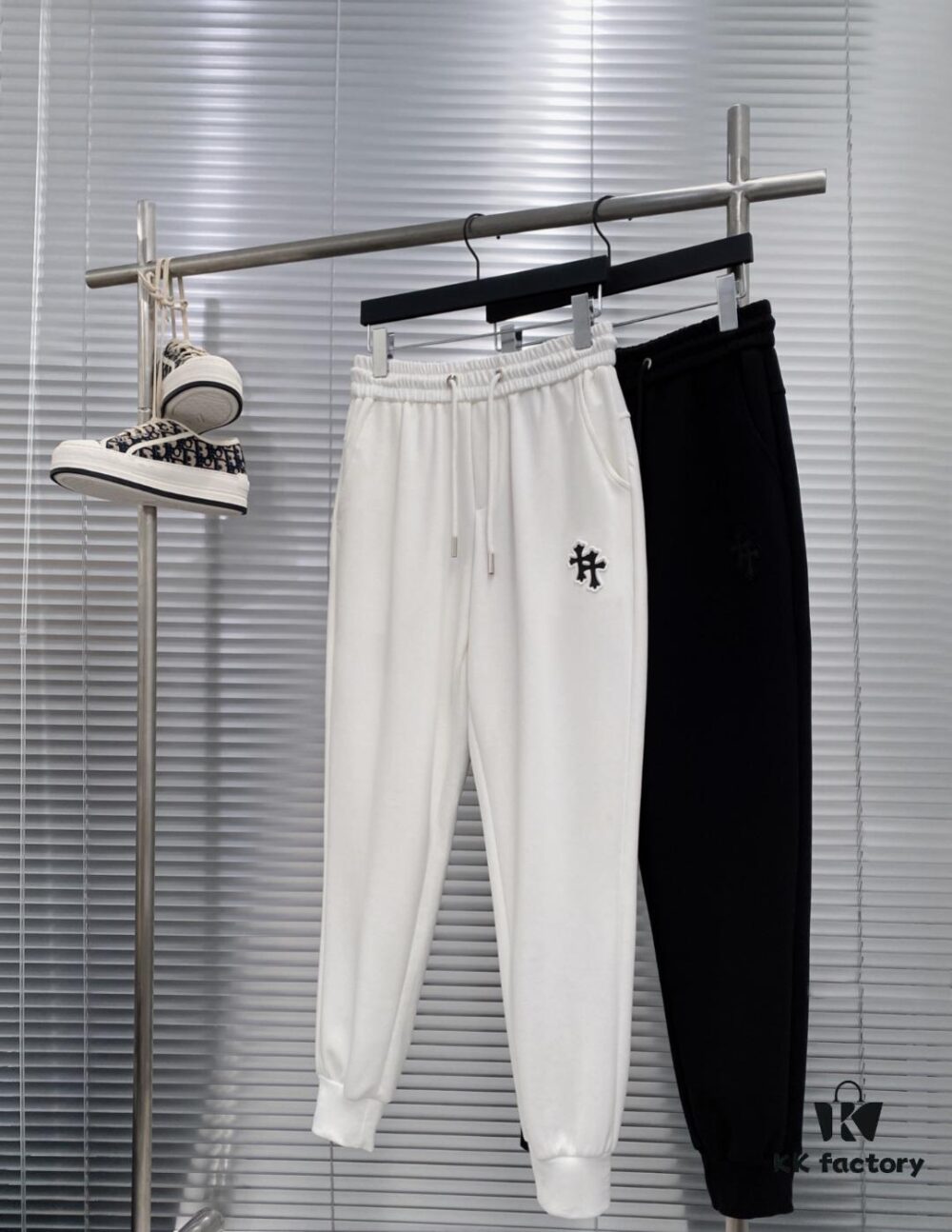 CH Chrome Heart 24FW Spring/Summer New Arrival Horseshoe Sanskrit Logo Cropped Casual Pants Unisex – Cross Sanskrit Patch Design