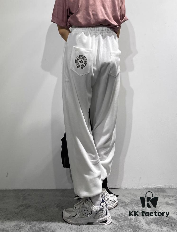 CH Chrome Heart 24FW Spring/Summer New Arrival Horseshoe Sanskrit Logo Cropped Casual Pants Unisex – Cross Sanskrit Patch Design
