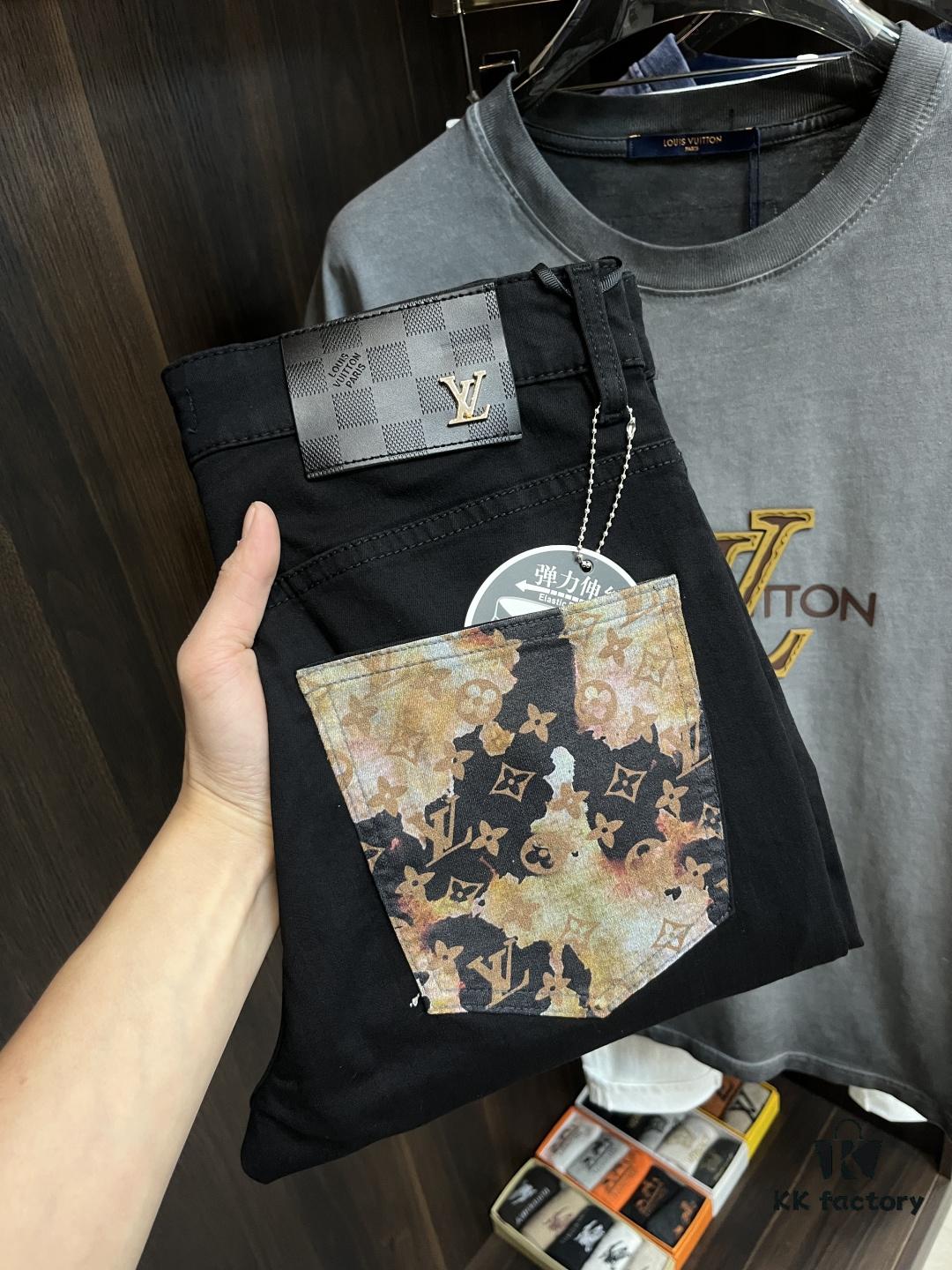 Exclusive New Arrival🔥 Chrome Hearts Style Men's Fashion Casual Jeans, High-End European Design Original Stock Pants, Trendy and Comfortable, Breathable Fabric with Impeccable Details, Brand-Inspired Design Concept Showcasing Premium Quality, Relaxed Cut with Excellent Fit