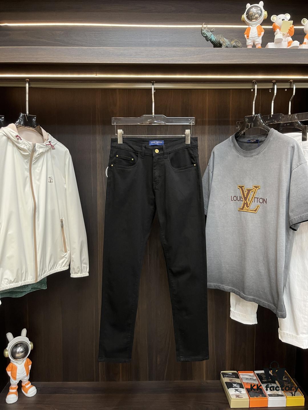 Exclusive New Arrival🔥 Chrome Hearts Style Men's Fashion Casual Jeans, High-End European Design Original Stock Pants, Trendy and Comfortable, Breathable Fabric with Impeccable Details, Brand-Inspired Design Concept Showcasing Premium Quality, Relaxed Cut with Excellent Fit