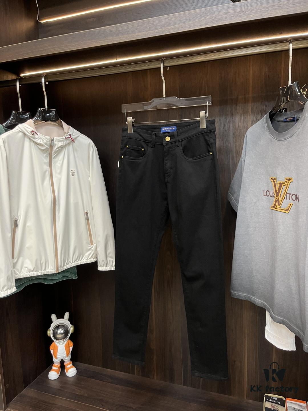 Exclusive New Arrival🔥 Chrome Hearts Style Men's Fashion Casual Jeans, High-End European Design Original Stock Pants, Trendy and Comfortable, Breathable Fabric with Impeccable Details, Brand-Inspired Design Concept Showcasing Premium Quality, Relaxed Cut with Excellent Fit