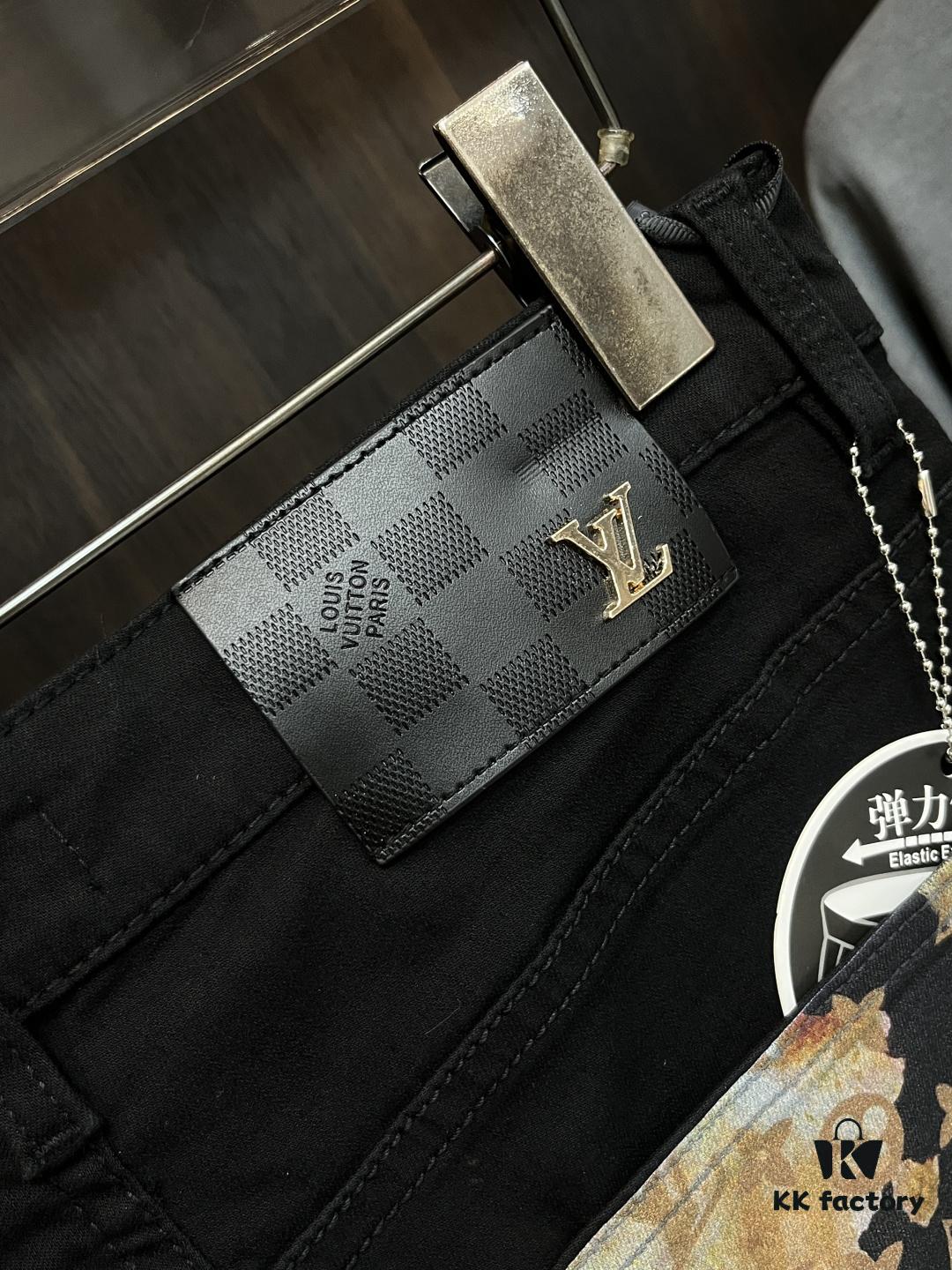 Exclusive New Arrival🔥 Chrome Hearts Style Men's Fashion Casual Jeans, High-End European Design Original Stock Pants, Trendy and Comfortable, Breathable Fabric with Impeccable Details, Brand-Inspired Design Concept Showcasing Premium Quality, Relaxed Cut with Excellent Fit