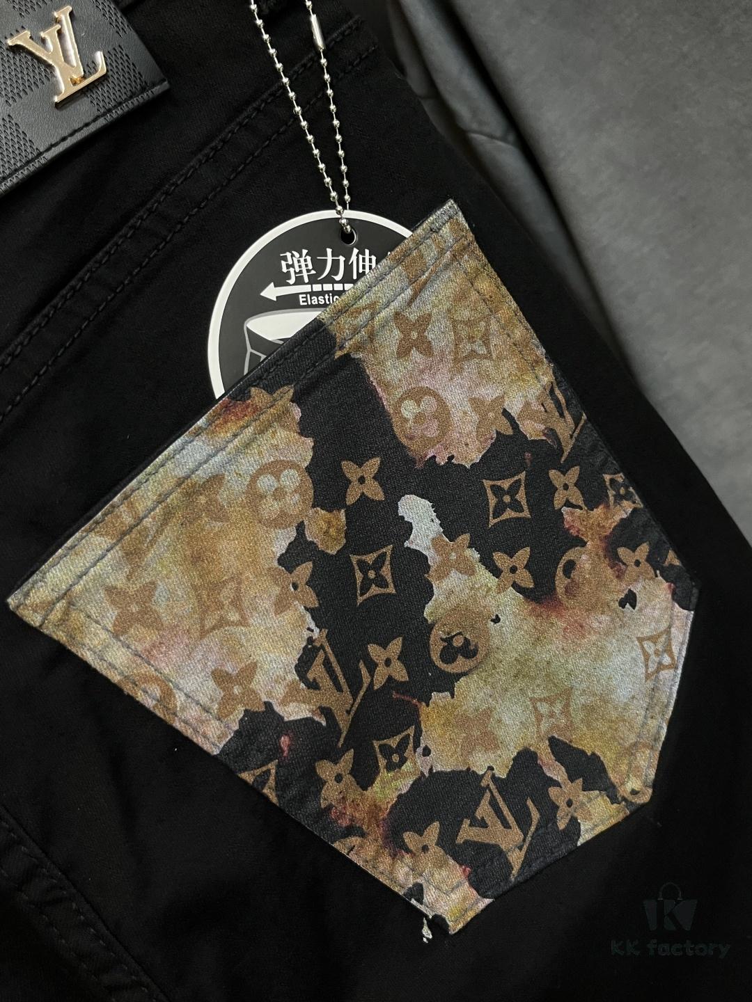 Exclusive New Arrival🔥 Chrome Hearts Style Men's Fashion Casual Jeans, High-End European Design Original Stock Pants, Trendy and Comfortable, Breathable Fabric with Impeccable Details, Brand-Inspired Design Concept Showcasing Premium Quality, Relaxed Cut with Excellent Fit