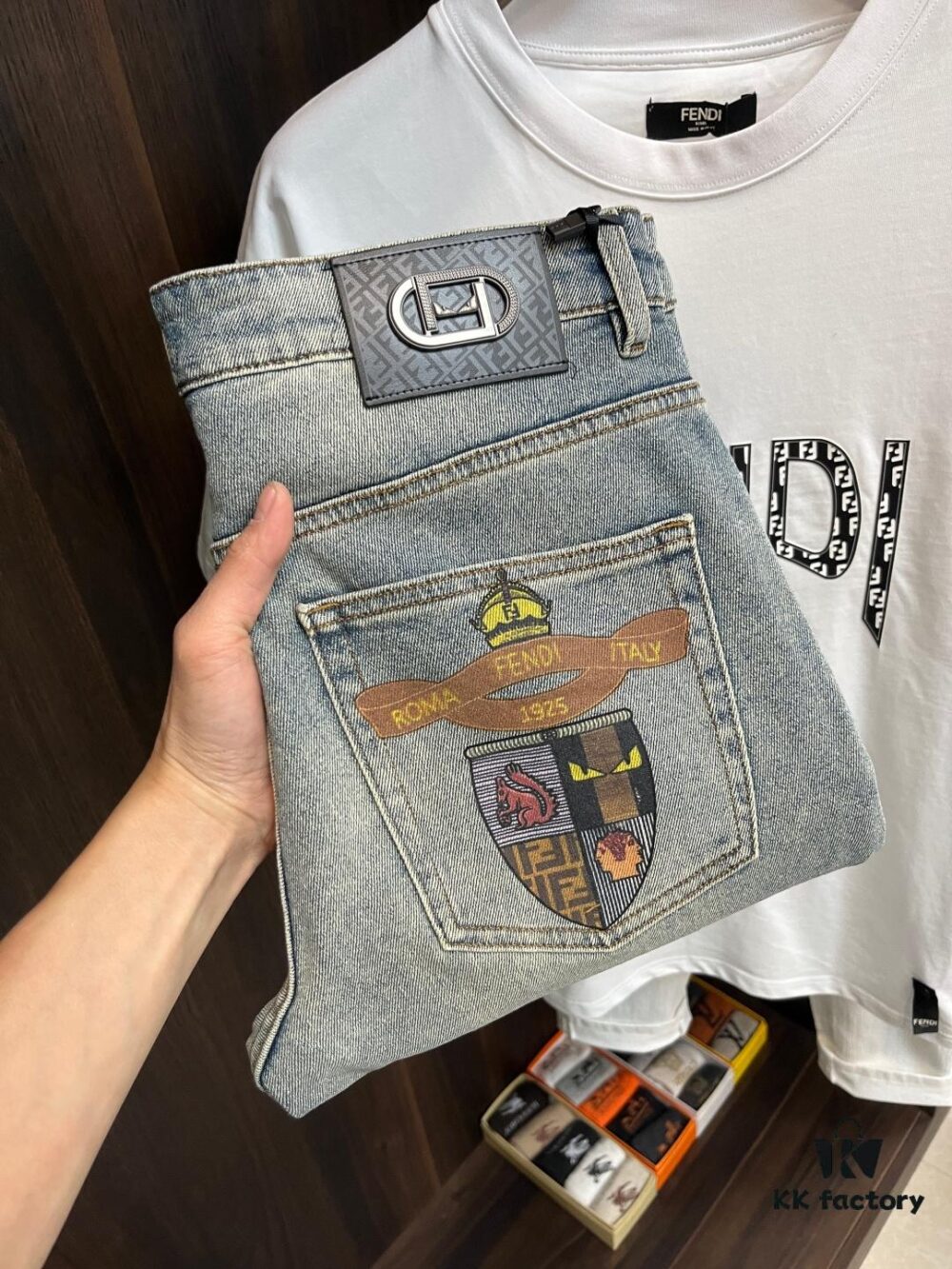 Exclusive New Arrival Crocodile Heart Men's Fashion Casual Jeans, High-End European Style Original Stock Pants, Trendy and Comfortable Casual Trousers with Excellent Breathability and Impeccable Craftsmanship, Featuring Brand Design Elements and Premium Quality, Offering a Relaxed Fit with Flattering Silhouette