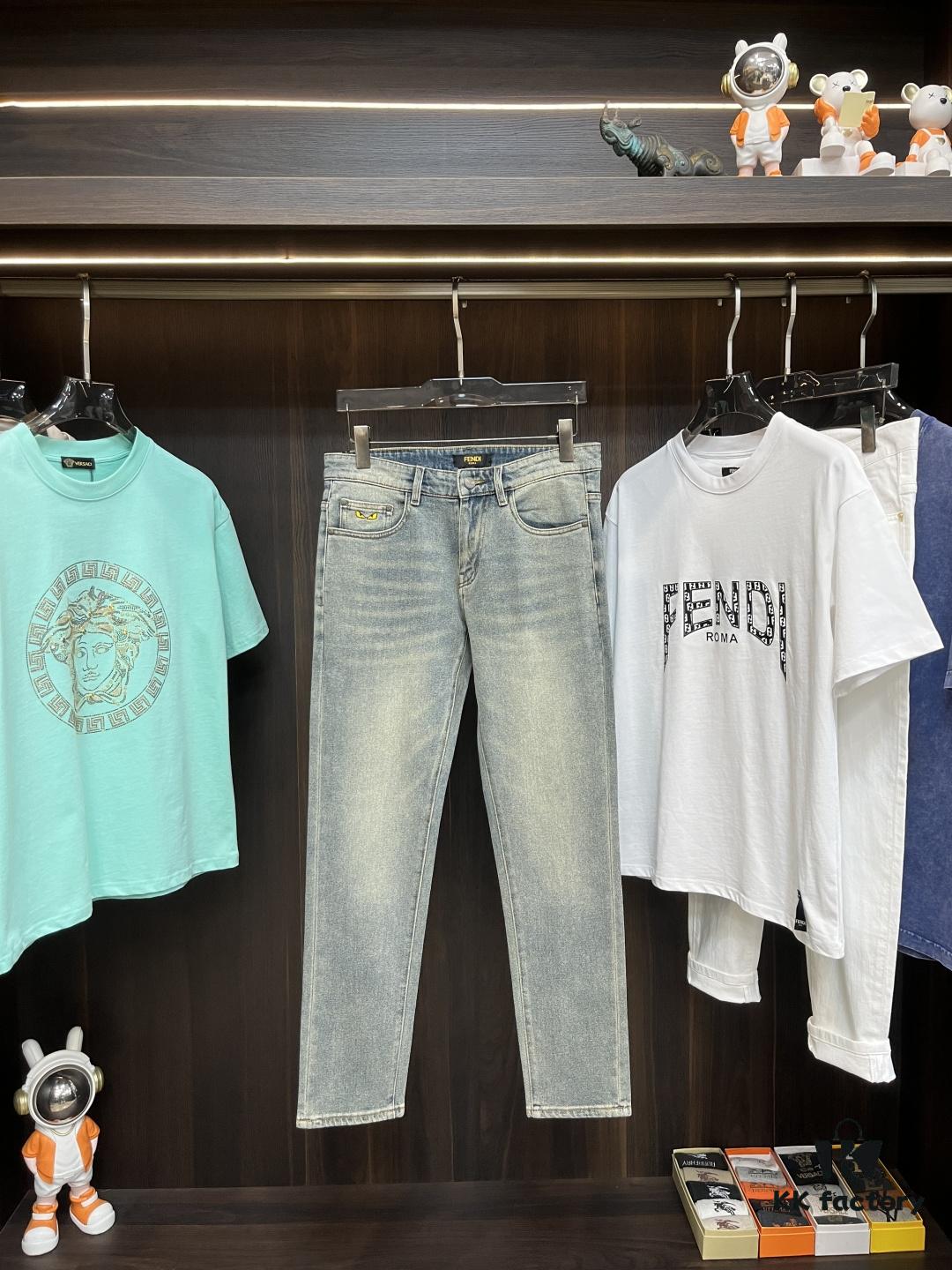 Exclusive New Arrival Crocodile Heart Men's Fashion Casual Jeans, High-End European Style Original Stock Pants, Trendy and Comfortable Casual Trousers with Excellent Breathability and Impeccable Craftsmanship, Featuring Brand Design Elements and Premium Quality, Offering a Relaxed Fit with Flattering Silhouette