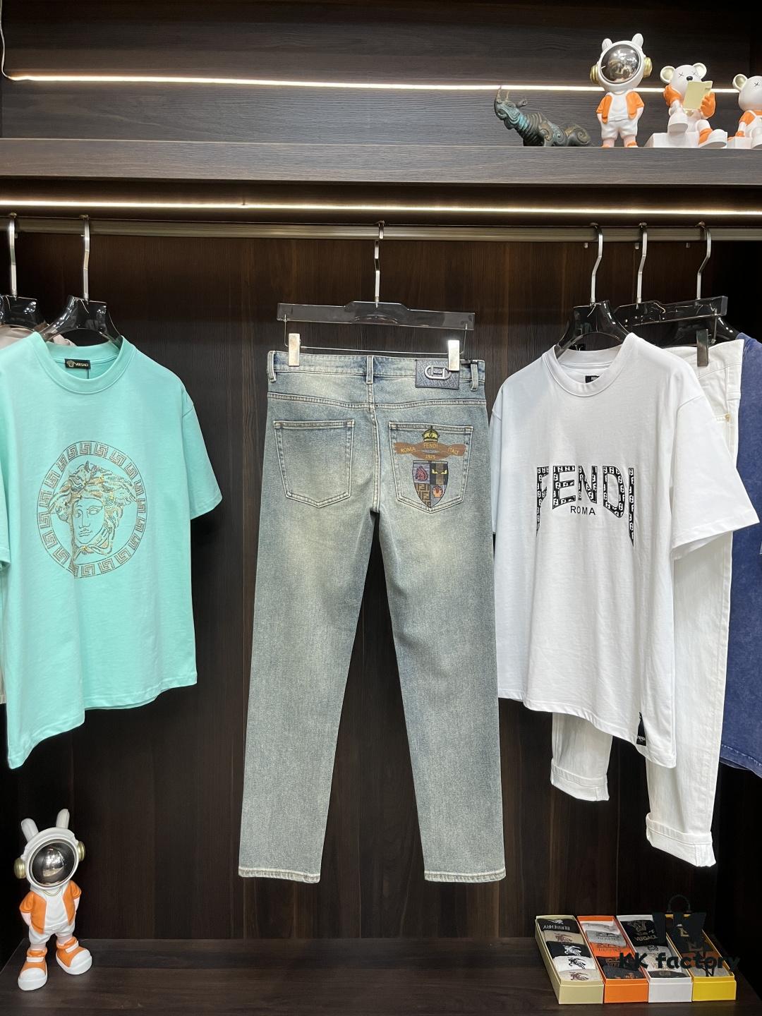 Exclusive New Arrival Crocodile Heart Men's Fashion Casual Jeans, High-End European Style Original Stock Pants, Trendy and Comfortable Casual Trousers with Excellent Breathability and Impeccable Craftsmanship, Featuring Brand Design Elements and Premium Quality, Offering a Relaxed Fit with Flattering Silhouette