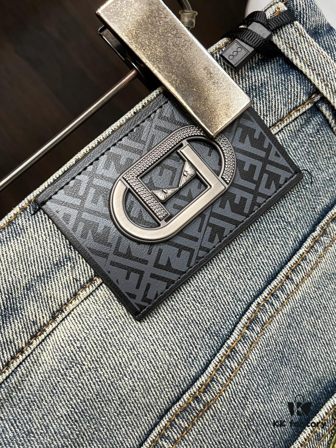 Exclusive New Arrival Crocodile Heart Men's Fashion Casual Jeans, High-End European Style Original Stock Pants, Trendy and Comfortable Casual Trousers with Excellent Breathability and Impeccable Craftsmanship, Featuring Brand Design Elements and Premium Quality, Offering a Relaxed Fit with Flattering Silhouette