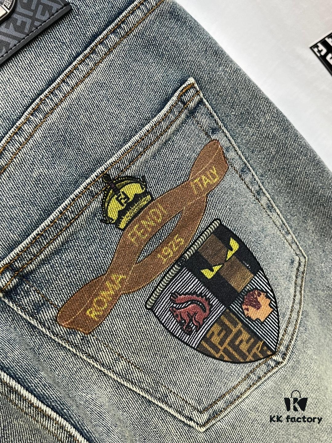 Exclusive New Arrival Crocodile Heart Men's Fashion Casual Jeans, High-End European Style Original Stock Pants, Trendy and Comfortable Casual Trousers with Excellent Breathability and Impeccable Craftsmanship, Featuring Brand Design Elements and Premium Quality, Offering a Relaxed Fit with Flattering Silhouette