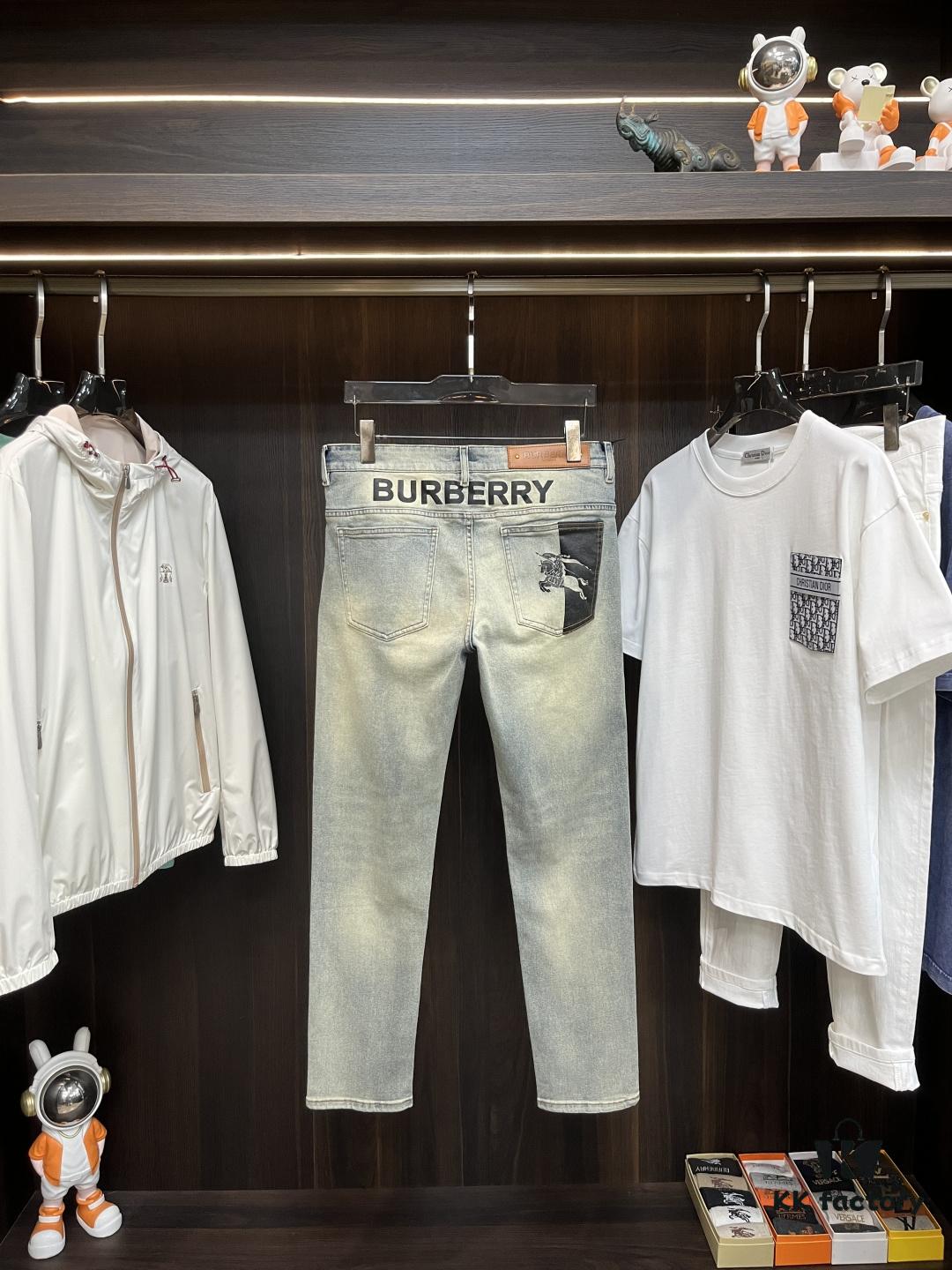 Exclusive New Arrival 🔥 Cross Jewelry Men's Fashion Casual Jeans, High-End European Style Original Stock Pants, Trendy and Comfortable with Excellent Breathability, Impeccable Craftsmanship and Brand Design Elements Reflecting Premium Quality, Featuring a Relaxed Cut for an Outstanding Fit