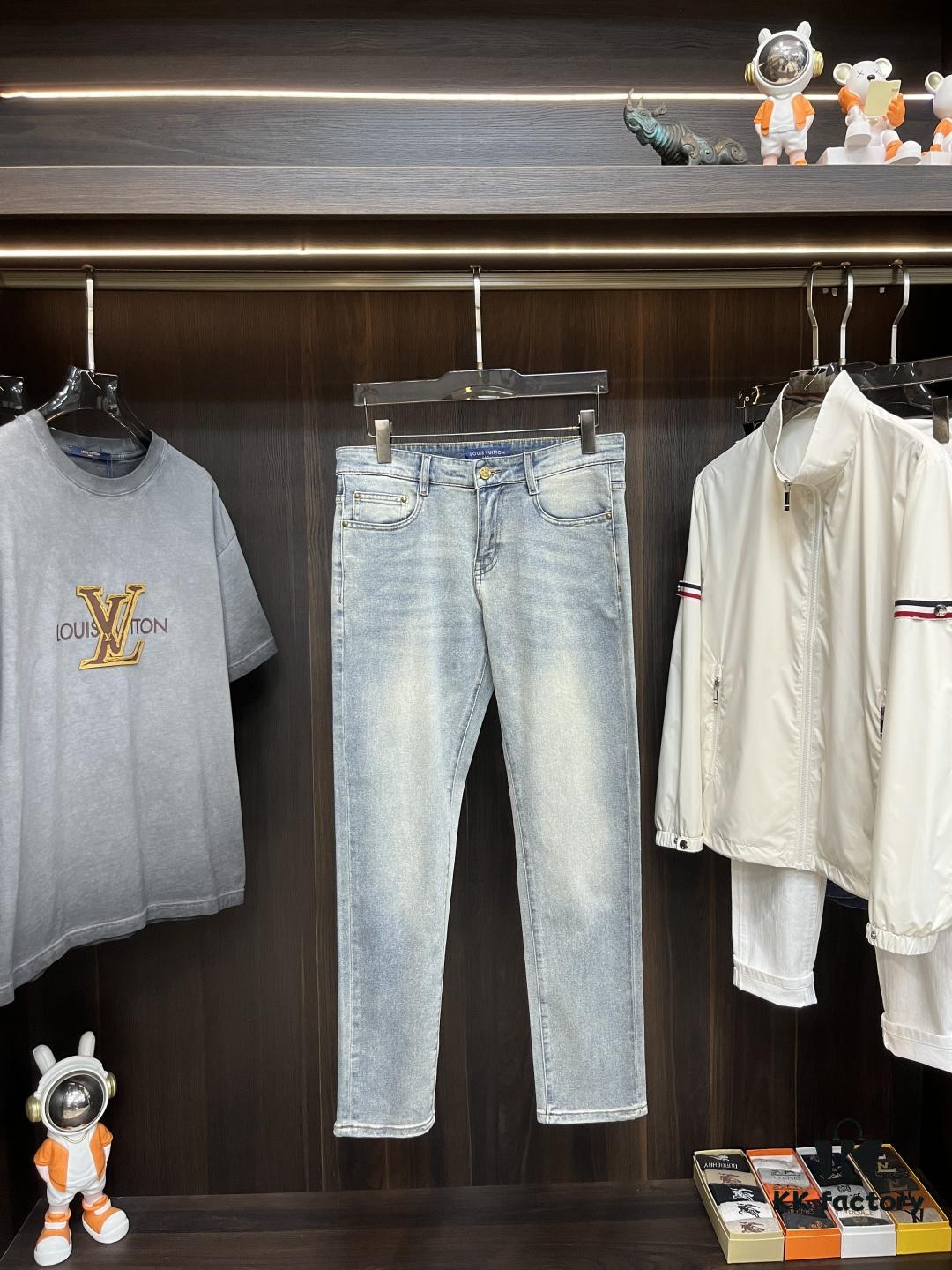 Exclusive New Arrival 🔥 Cross Heart Men's Fashion Casual Jeans, High-End European Style Original Stock Pants, Trendy and Comfortable, Breathable Fabric with Impeccable Details, Brand-Inspired Design Concept Exuding Premium Quality, Leisure Cut with Excellent Fit