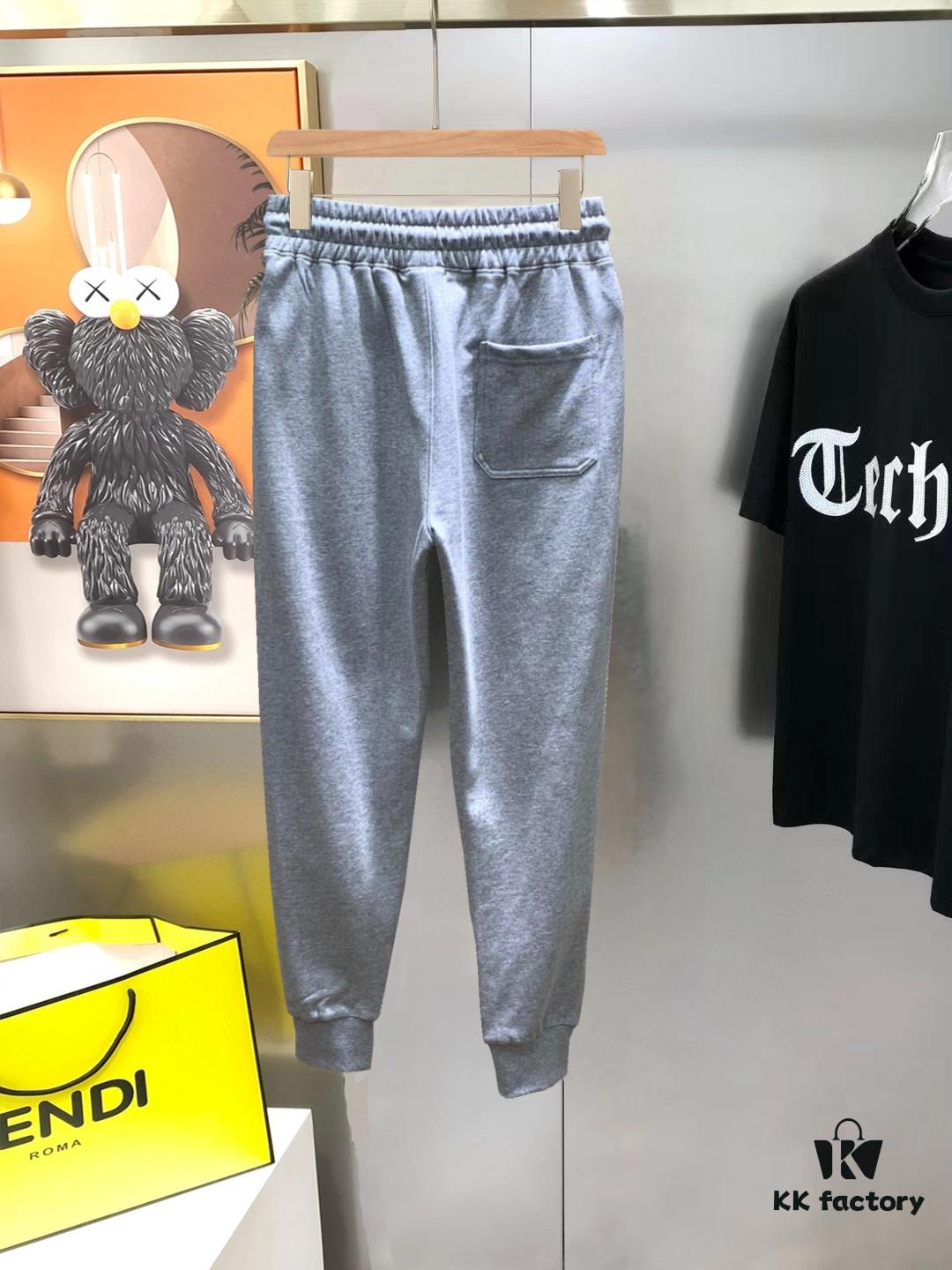 Chrome Hearts 2025 Spring New Arrival Authentic Men's Casual Pants, Sweatpants, Counter Synchronized Sale ✨ High-End Custom, Original Order Premium Quality, Simple and Stylish Versatile Design ✨ Official Logo Design, Imported 100% Cotton Fabric, Original Version, Premium Imported Hardware Accessories, Elegant and Handsome Fit, Refreshing Visual Impact! Factory Precision Craftsmanship, Impeccable Details, Flattering on All Body Types, Must-Have Personal Keep