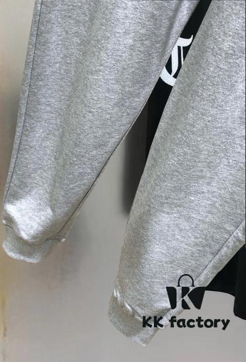 Chrome Hearts 2025 Spring New Arrival Authentic Men's Casual Pants, Sweatpants, Counter Synchronized Sale ✨ High-End Custom, Original Order Premium Quality, Simple and Stylish Versatile Design ✨ Official Logo Design, Imported 100% Cotton Fabric, Original Version, Premium Imported Hardware Accessories, Elegant and Handsome Fit, Refreshing Visual Impact! Factory Precision Craftsmanship, Impeccable Details, Flattering on All Body Types, Must-Have Personal Keep