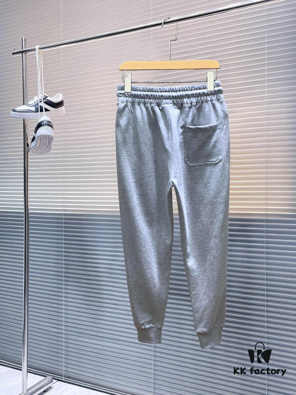 Chrome Hearts New Casual Pants, High-End Version! Custom Counter Fabric, Elastic Drawstring Design, Highly Breathable and Comfortable, Impeccable Details, Brand-Inspired Design Concept Reflecting Premium Quality. Soft and Smooth Texture! Features a Relaxed Cut with an Excellent Fit.