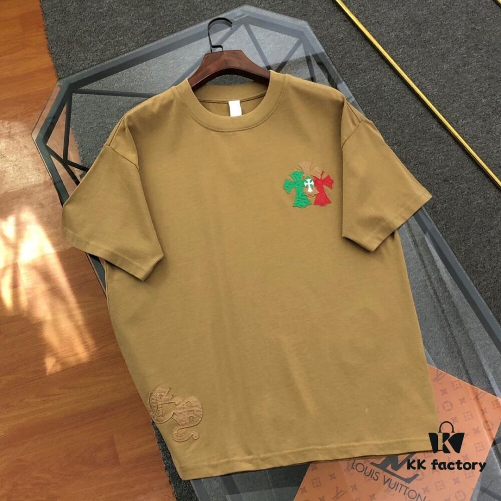 Chrome Hearts 2025 New Heavy Washed Leather Patch Embroidered Short Sleeve T-Shirt △ Original Fabric △ High Version △ Premium Quality Influencer and Celebrity Style △ 320g Heavy Garment Wash Embroidery with Horse Hoof Cross and Graffiti Print △ Extremely Versatile and Stylish △ Full Trims △ Unisex Must-Have Tee