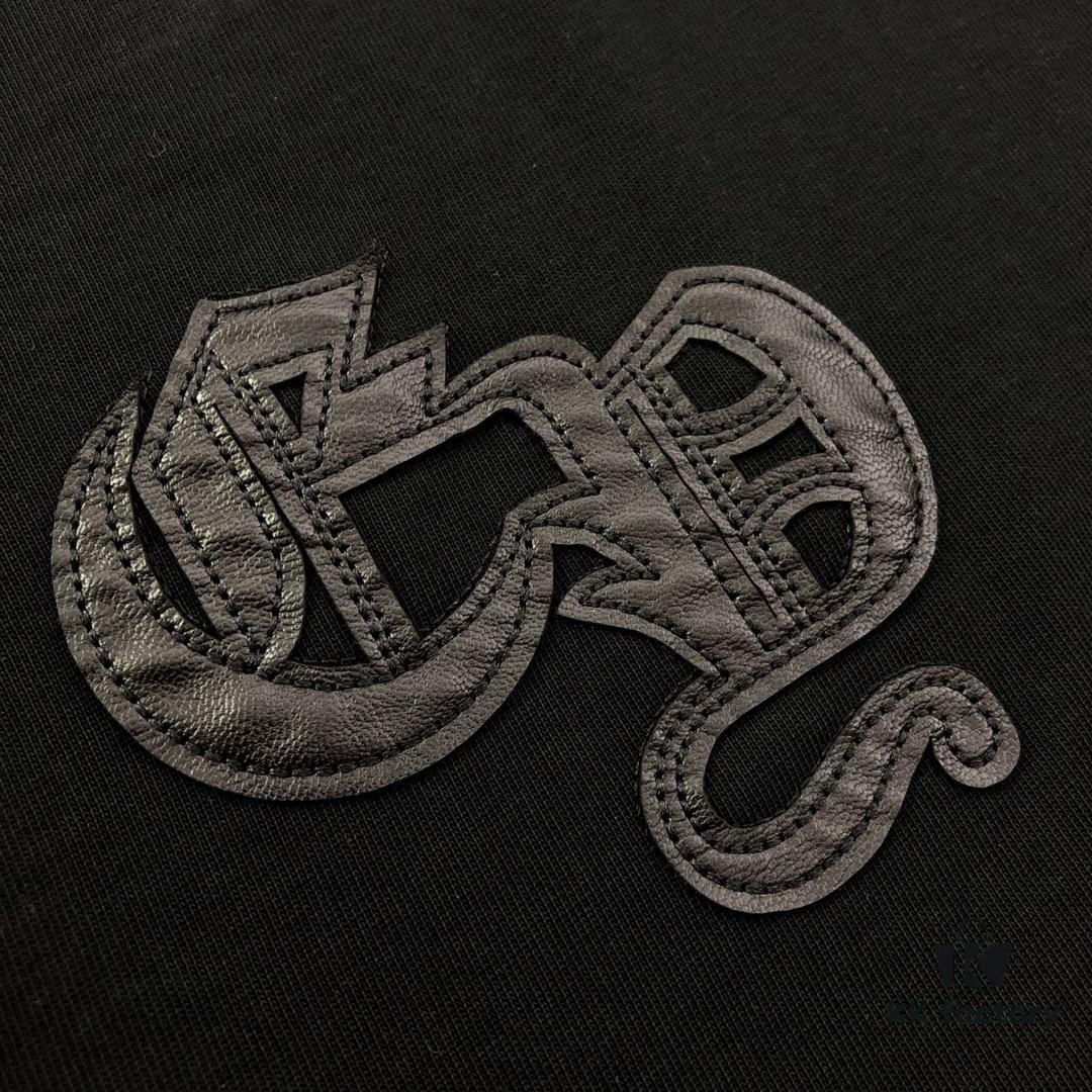 Chrome Hearts 2025 New Heavy Washed Leather Patch Embroidery Short Sleeve T-Shirt △ Original Fabric △ High Version △ Premium Quality Influencer and Celebrity Style △ 320g Garment-Washed Embroidered Horse Hoof Cross Graffiti Print △ Super Versatile and Stylish △ Full Trims △ Unisex Must-Have Tee