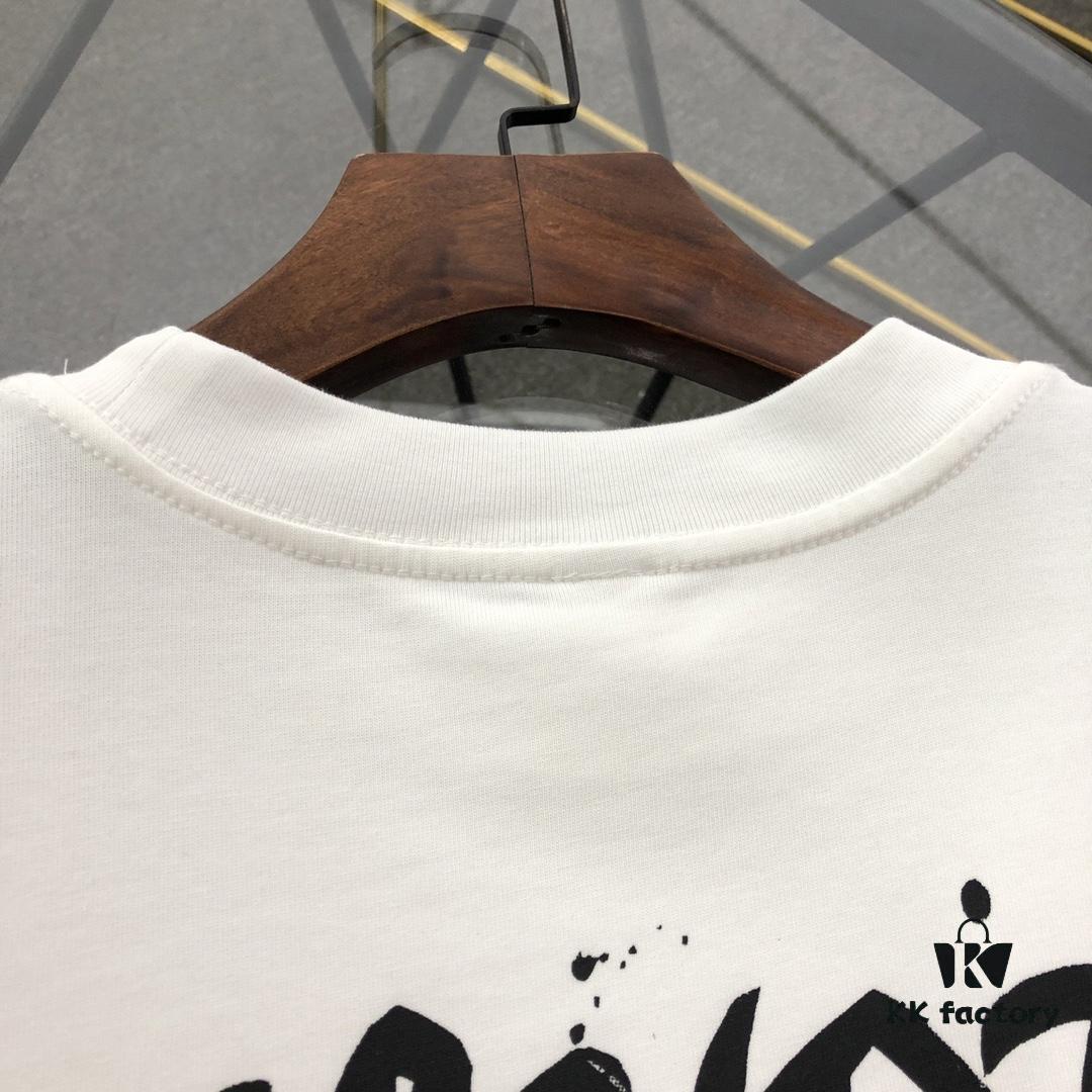 Chrome Hearts 2025 New Graffiti Print Short Sleeve T-Shirt △ Original Fabric △ High Version △ Premium Quality Influencer & Celebrity Style △ 320g Garment Washed △ Horsehoe Cross Graffiti Technique △ Fully Washed Finish △ Unisex Style △ Three Labels Complete △ Must-Have Basic Tee