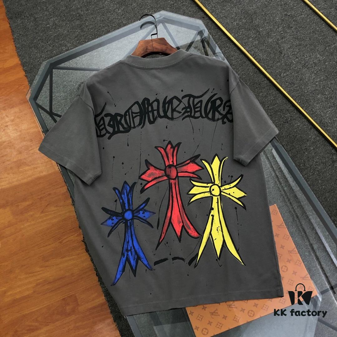 Chrome Hearts 2025 New Graffiti Print Short-Sleeve T-Shirt △ Original Fabric △ High Version △ Premium Quality Influencer & Celebrity Style △ 320g Garment Washed Horseshoe Cross Graffiti Design △ Fully Washable Horseshoe Cross Print △ Extremely Versatile and Stylish △ Complete with Triple Labels △ Unisex Essential Must-Have Tee