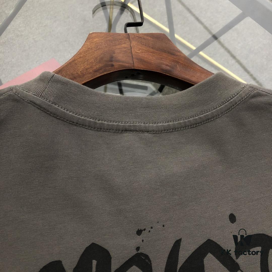 Chrome Hearts 2025 New Graffiti Print Short-Sleeve T-Shirt △ Original Fabric △ High Version △ Premium Quality Influencer & Celebrity Style △ 320g Garment Washed Horseshoe Cross Graffiti Design △ Fully Washable Horseshoe Cross Print △ Extremely Versatile and Stylish △ Complete with Triple Labels △ Unisex Essential Must-Have Tee