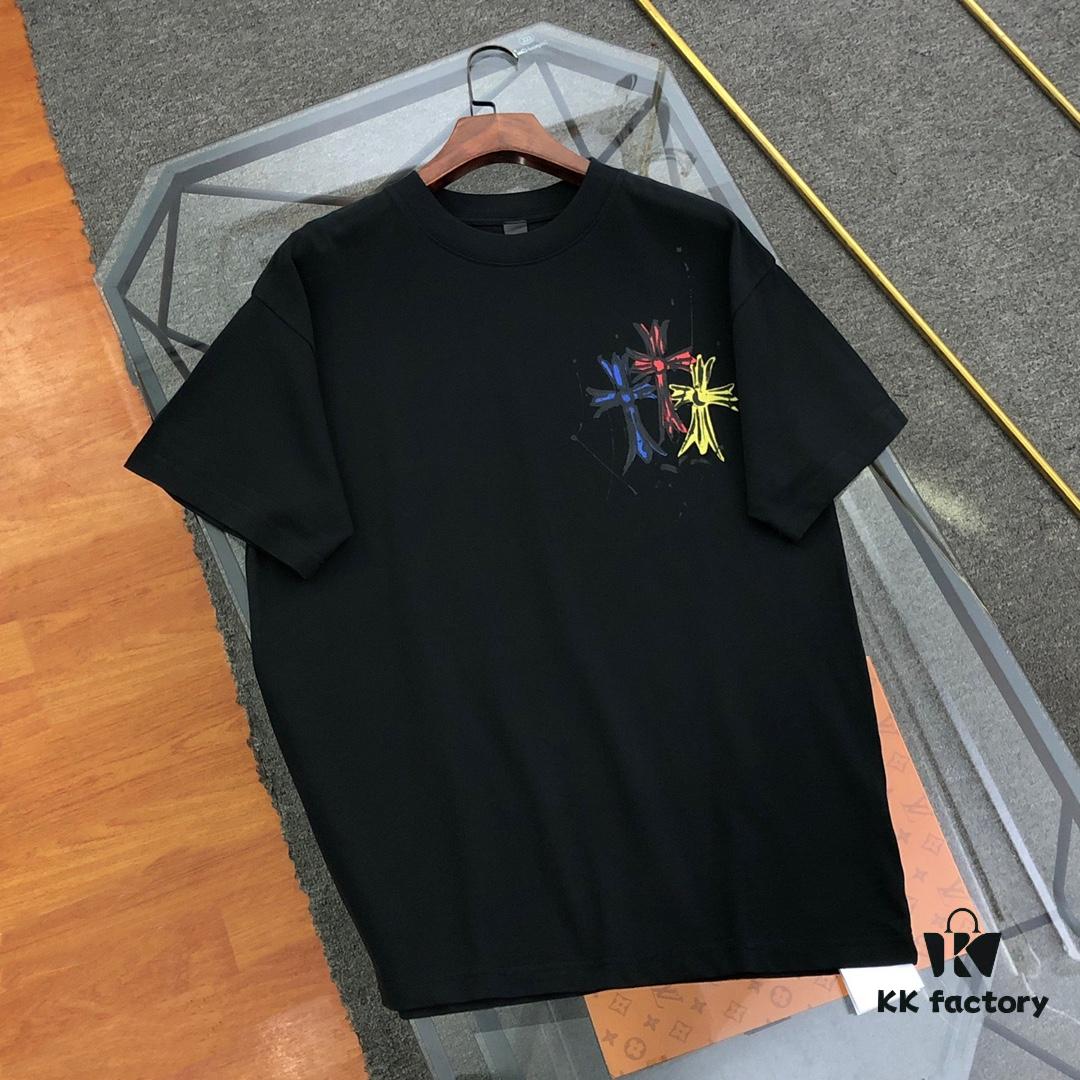 Chrome Hearts 2025 New Graffiti Print Short Sleeve T-Shirt △ Original Fabric △ High Version △ Premium Quality Influencer & Celebrity Style △ 320g Garment Washed Horseshoe Cross Graffiti Design △ Fully Washed Finish △ Horseshoe Cross Print △ Ultra Versatile Styling △ Complete with Triple Labels △ Unisex Essential Must-Have Tee