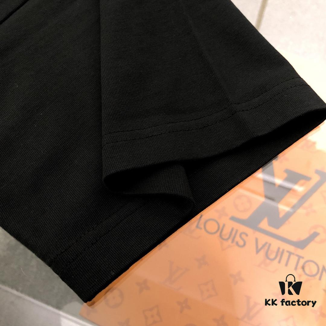 Chrome Hearts 2025 New Graffiti Print Short Sleeve T-Shirt △ Original Fabric △ High Version △ Premium Quality Influencer & Celebrity Style △ 320g Garment Washed Horseshoe Cross Graffiti Design △ Fully Washed Finish △ Horseshoe Cross Print △ Ultra Versatile Styling △ Complete with Triple Labels △ Unisex Essential Must-Have Tee