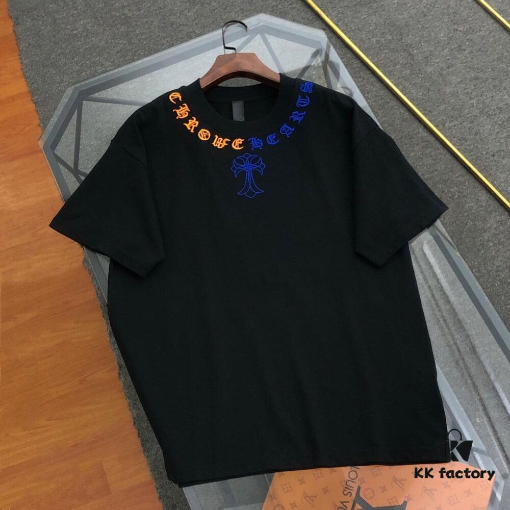 Chrome Hearts 2025 New Arrival Embroidered Graffiti Print Short Sleeve T-Shirt △ Original Fabric △ High Version △ Premium Quality Influencer & Celebrity Style △ 320g Garment-Washed Embroidered Horse Hoof Cross & Graffiti Design △ Unisex Three-Label Complete Must-Have Basic Tee