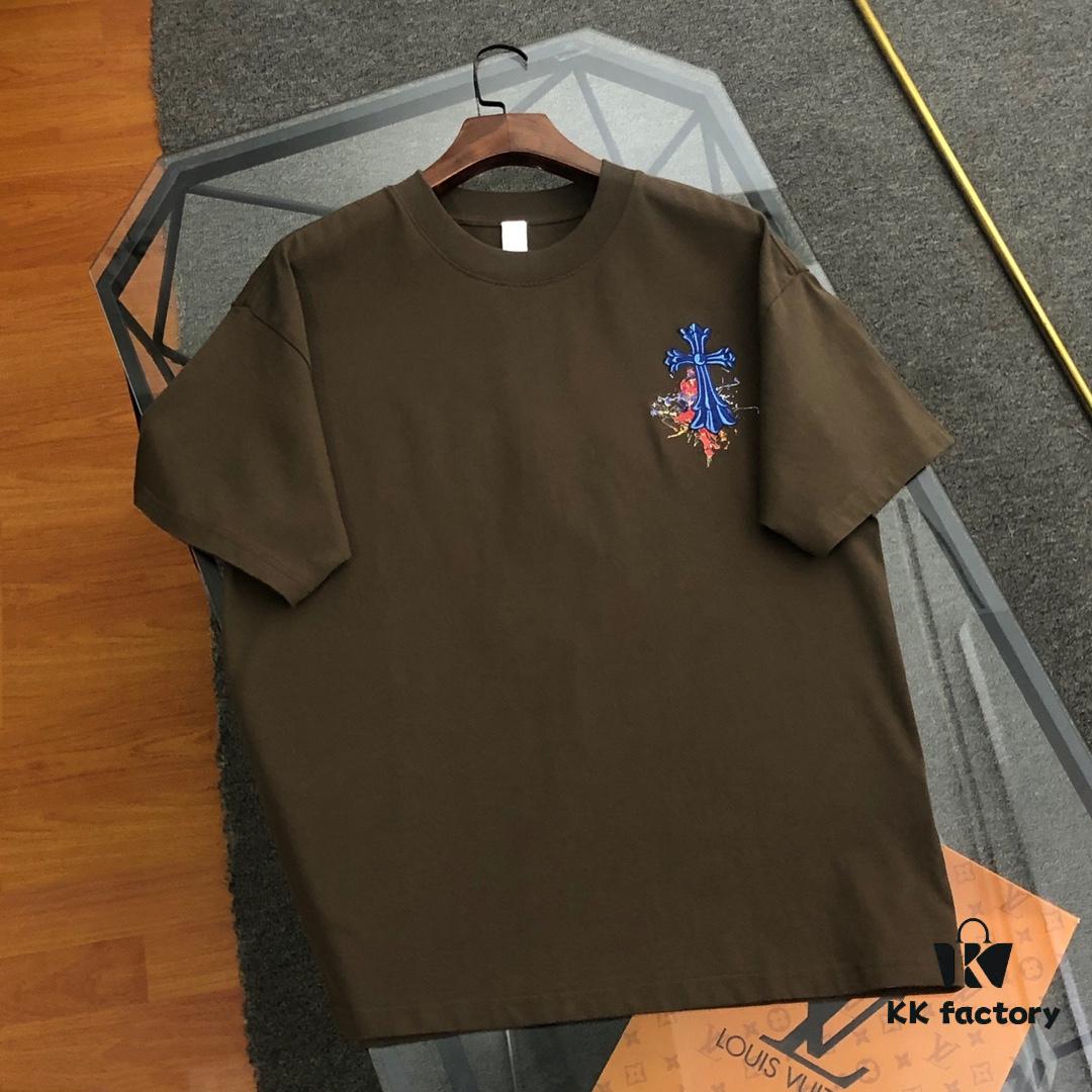 Chrome Hearts 2025 New Embroidered Graffiti Print Short Sleeve T-Shirt △ Original Fabric △ High Version △ Premium Quality Influencer and Celebrity Style △ 320g Garment Washed △ Horse Hoof Cross Embroidery and Graffiti Printing △ Extremely Versatile and Stylish △ Full Triple Label △ Unisex Essential