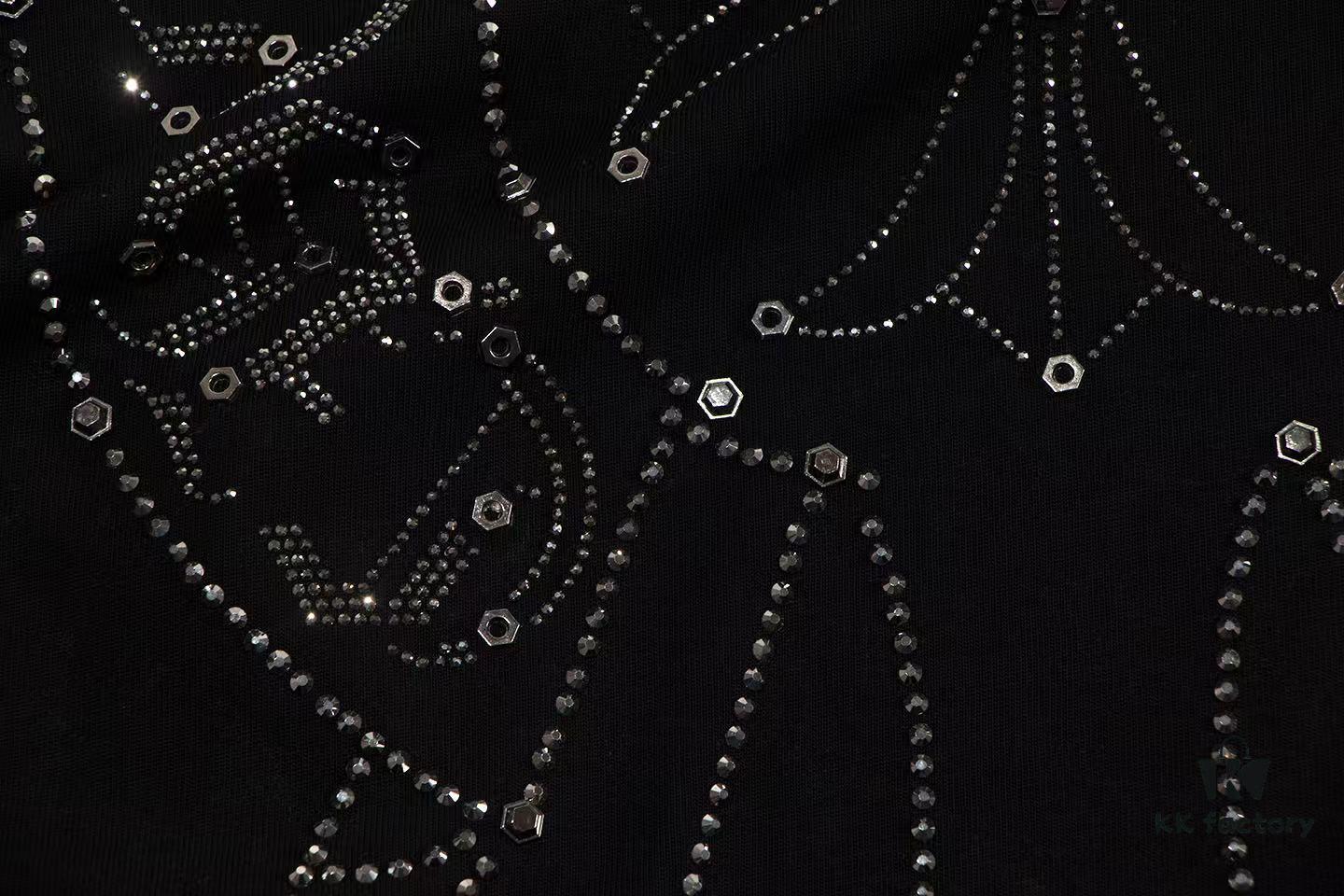 2025 New Croxx Heart Metal Rhinestone Embellished Short Sleeve T-Shirt