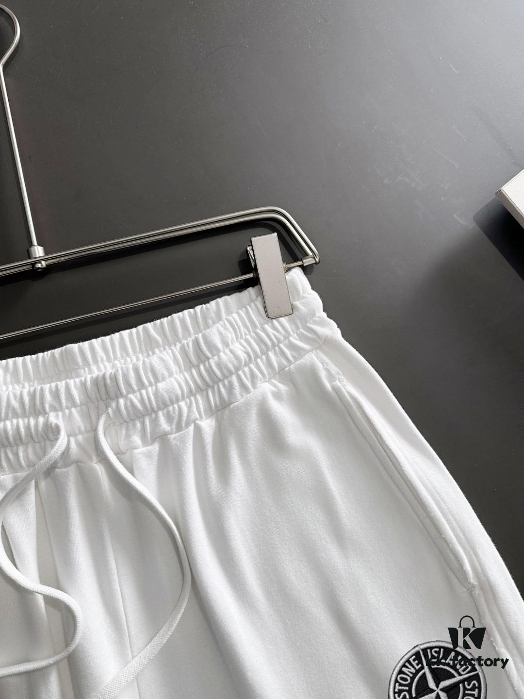 Stone Island 2025 Spring/Summer New Arrival Premium Drawstring Casual Washed Shorts, Heavy-Duty Wax-Dyed Cotton with Soft Nappa-Like Touch, Store Exclusive Custom Fabric, Breathable and Comfortable, Impeccable Details, Brand-Driven Design Concept Reflecting High Quality, Exquisite and Soft Handfeel, Leisure Cut for Excellent Fit