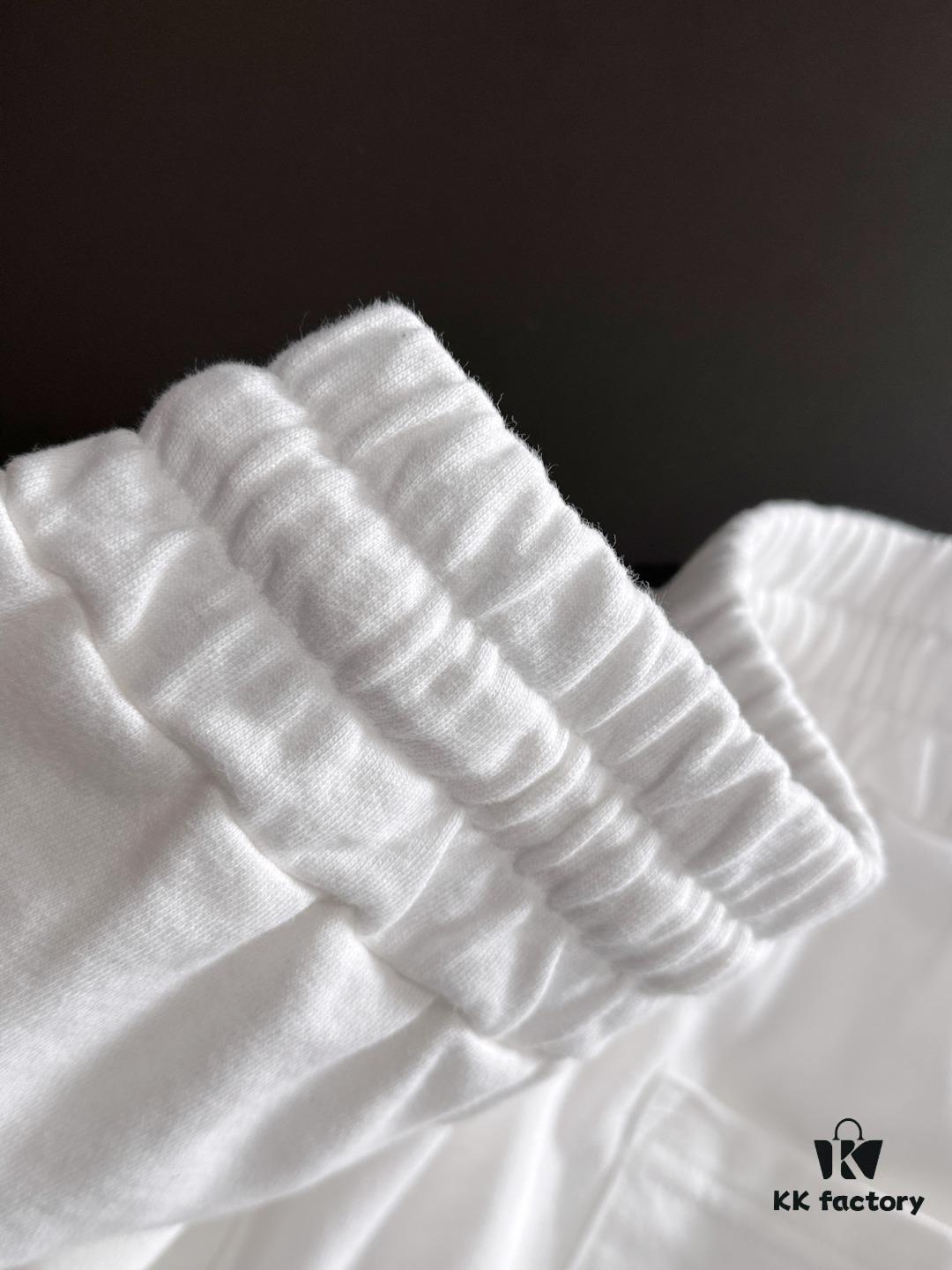 Stone Island 2025 Spring/Summer New Arrival Premium Drawstring Casual Washed Shorts, Heavy-Duty Wax-Dyed Cotton with Soft Nappa-Like Touch, Store Exclusive Custom Fabric, Breathable and Comfortable, Impeccable Details, Brand-Driven Design Concept Reflecting High Quality, Exquisite and Soft Handfeel, Leisure Cut for Excellent Fit