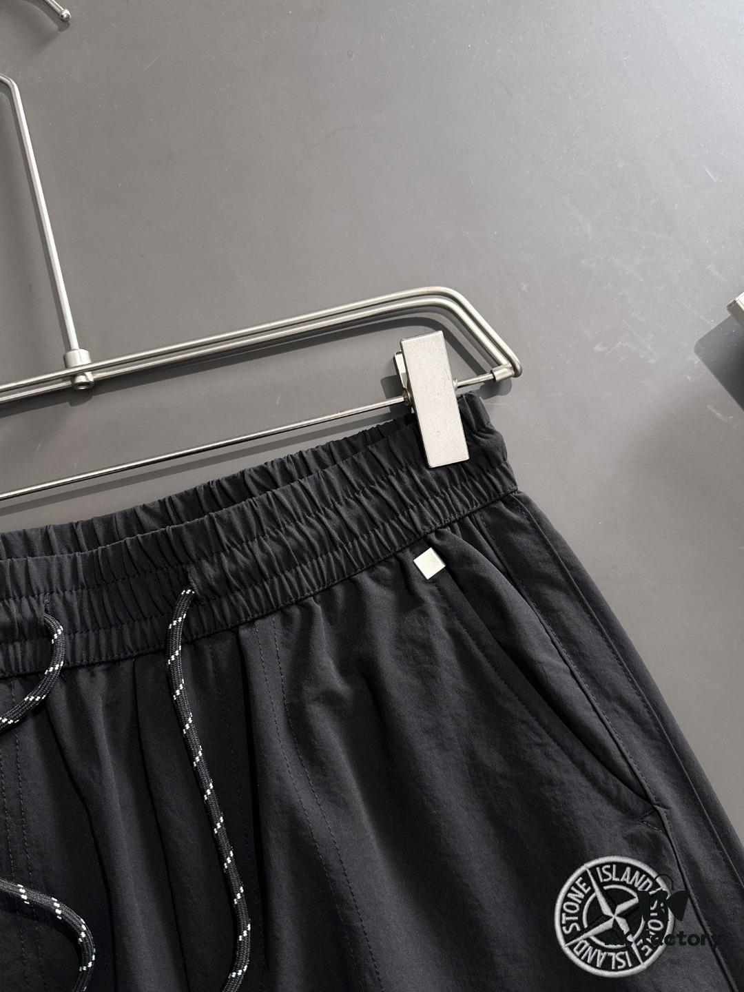 Stone Island 2025 Spring/Summer New Elastic Waist Casual Pants, Lightweight Custom Fabric, Breathable and Comfortable, Exquisite Details, Premium Design Concept, Soft and Smooth Texture, Smart Casual Cut with Excellent Fit