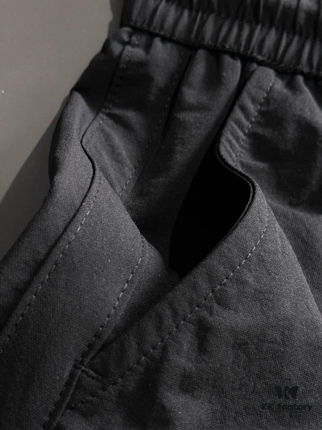 Stone Island 2025 Spring/Summer New Elastic Waist Casual Pants, Lightweight Custom Fabric, Breathable and Comfortable, Exquisite Details, Premium Design Concept, Soft and Smooth Texture, Smart Casual Cut with Excellent Fit