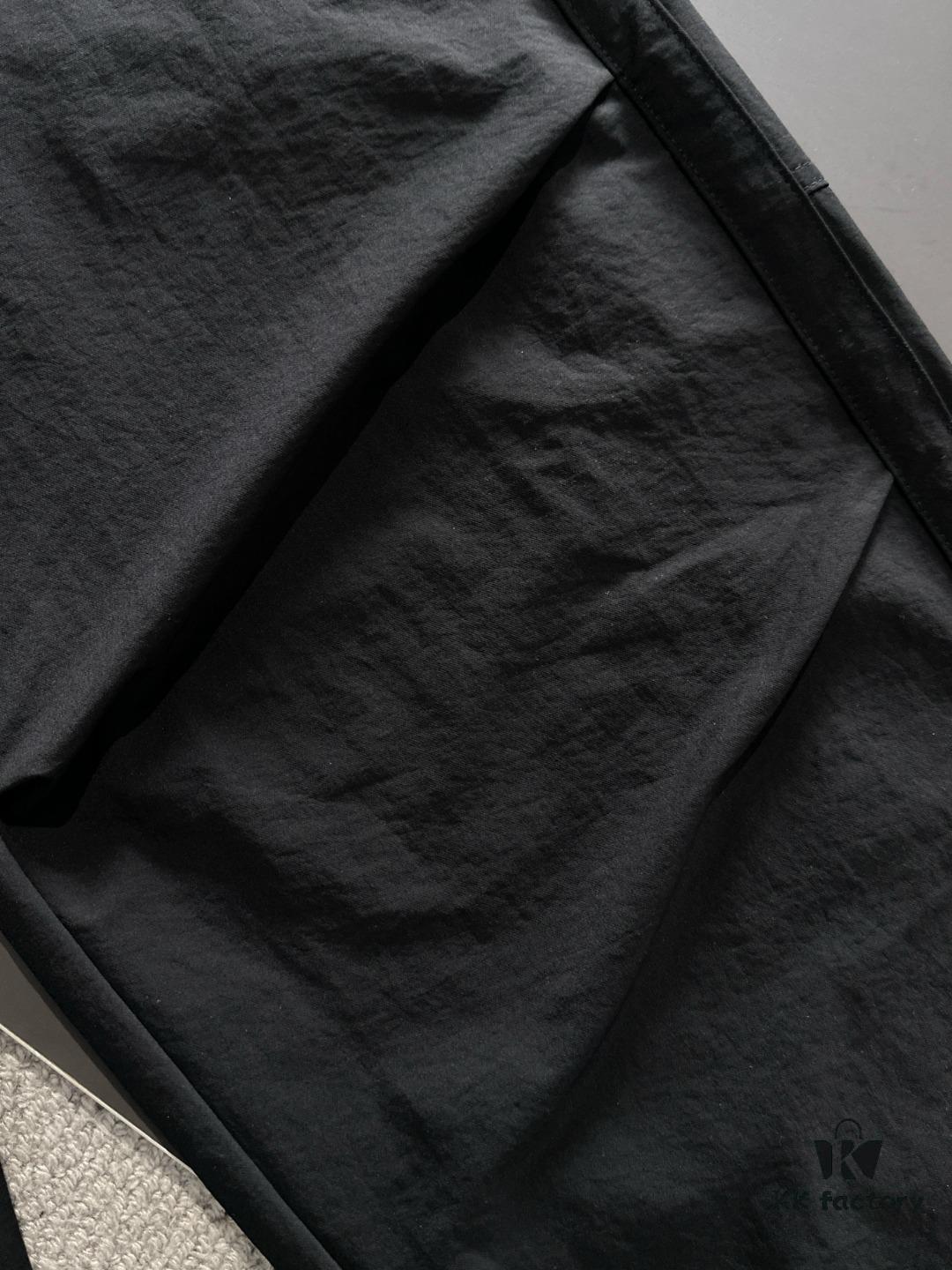 Stone Island 2025 Spring/Summer New Elastic Waist Casual Pants, Lightweight Custom Fabric, Breathable and Comfortable, Exquisite Details, Premium Design Concept, Soft and Smooth Texture, Smart Casual Cut with Excellent Fit