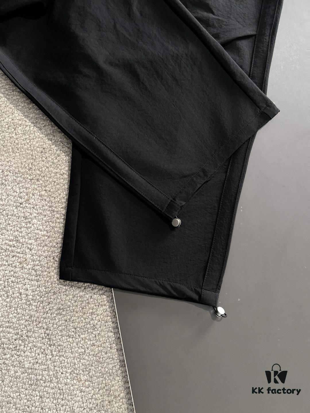 Stone Island 2025 Spring/Summer New Elastic Waist Casual Pants, Lightweight Custom Fabric, Breathable and Comfortable, Exquisite Details, Premium Design Concept, Soft and Smooth Texture, Smart Casual Cut with Excellent Fit