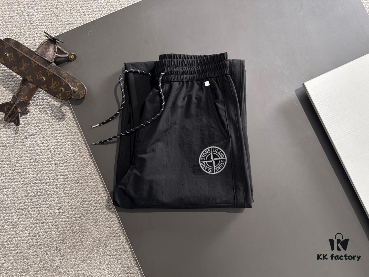 Stone Island 2025 Spring/Summer New Elastic Waist Casual Pants, Lightweight Custom Fabric, Breathable and Comfortable, Exquisite Details, Premium Design Concept, Soft and Smooth Texture, Smart Casual Cut with Excellent Fit