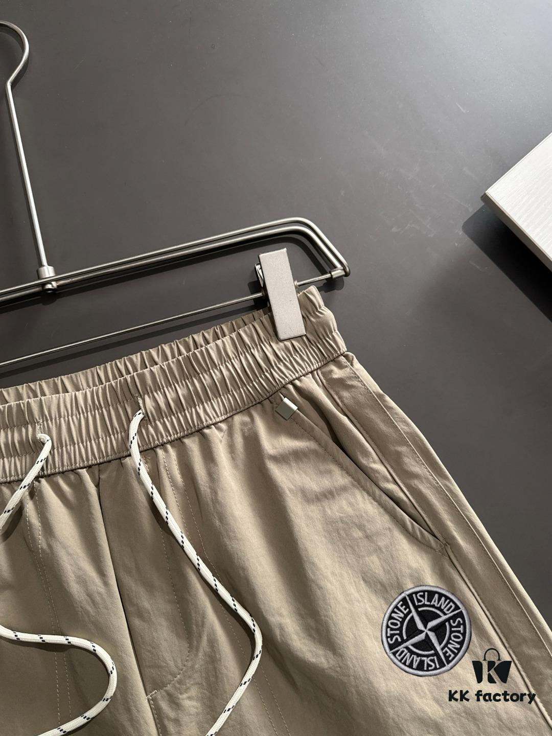 Stone Island 2025 Spring/Summer New Elastic Waist Casual Pants, Lightweight Custom Fabric, Breathable and Comfortable, Exquisite Details, Premium Design Concept, Soft and Smooth Texture, Relaxed Cut with Excellent Fit